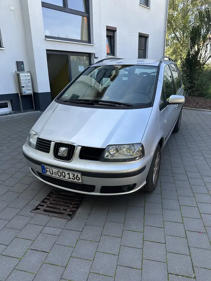 SEAT Alhambra 1.8 20V Turbo Vigo — photo 1 of 14