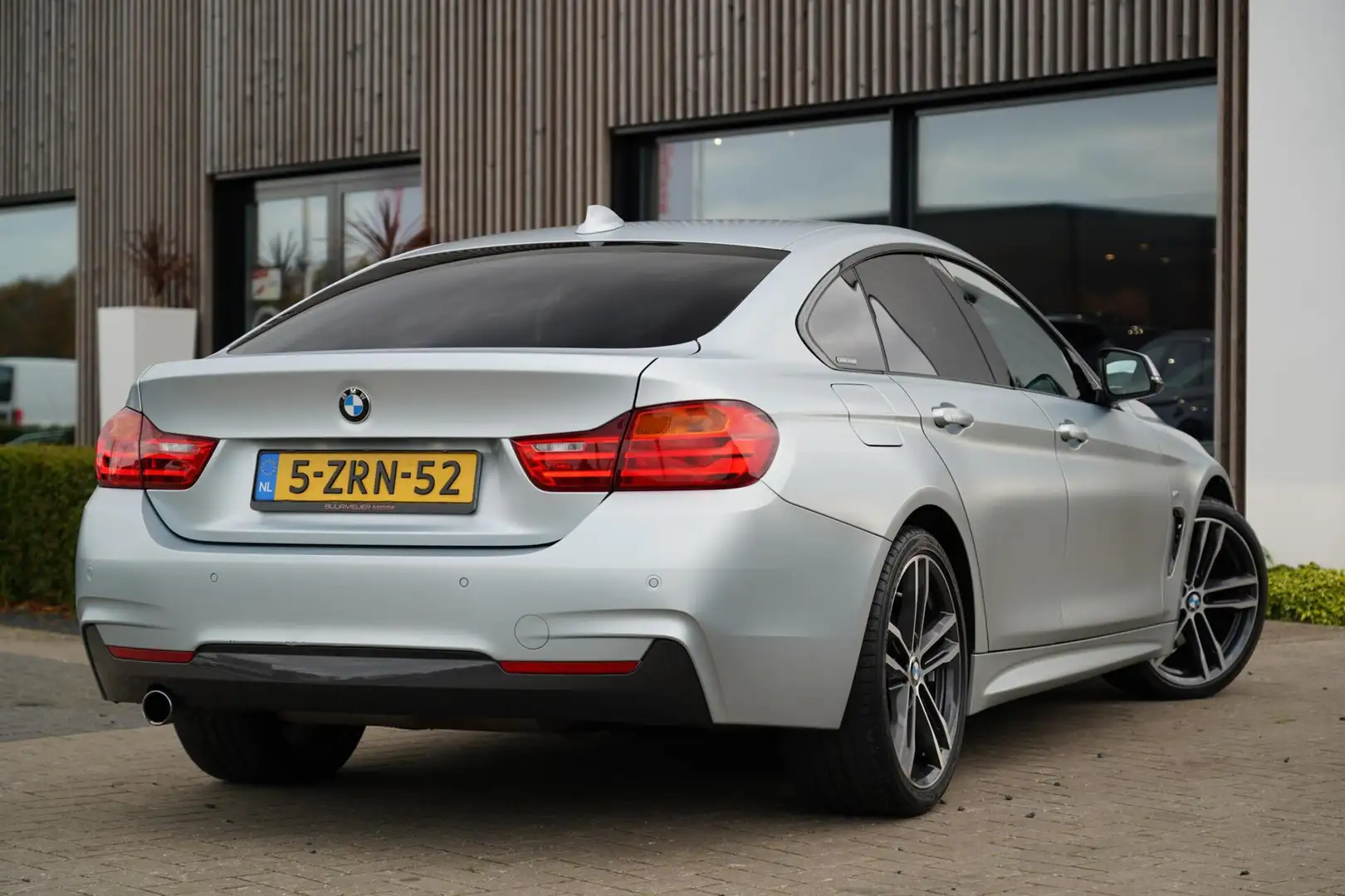 BMW 420 4-serie Gran Coupé 420i High Executive M | Dealer Grijs - 2