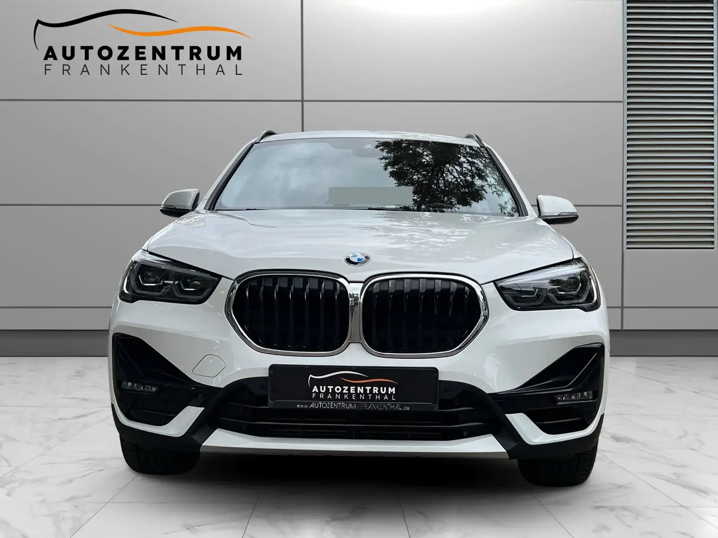 BMW X1 sDrive 20 i Sport Line Weiß - 2