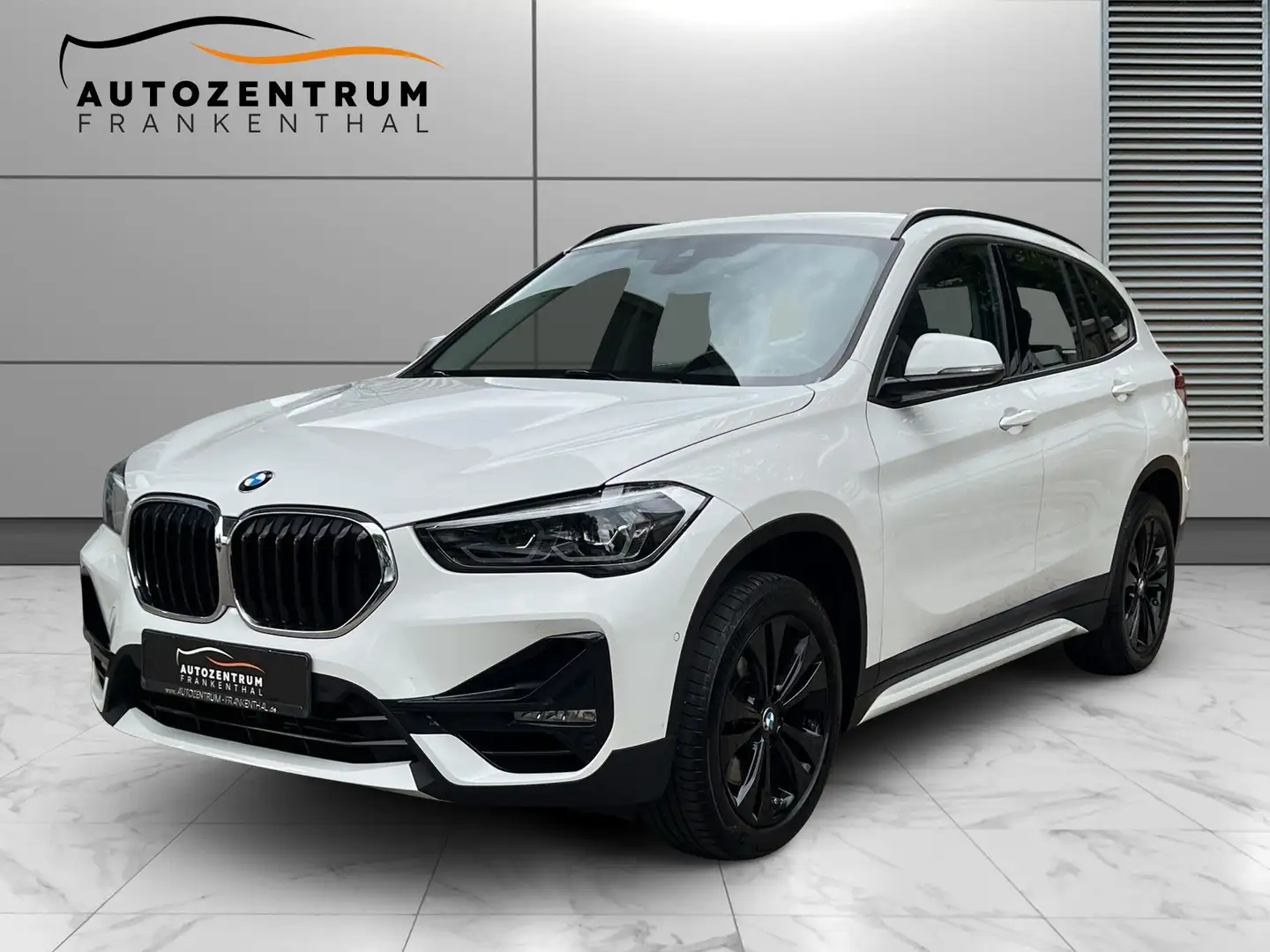 BMW X1 sDrive 20 i Sport Line Weiß - 1