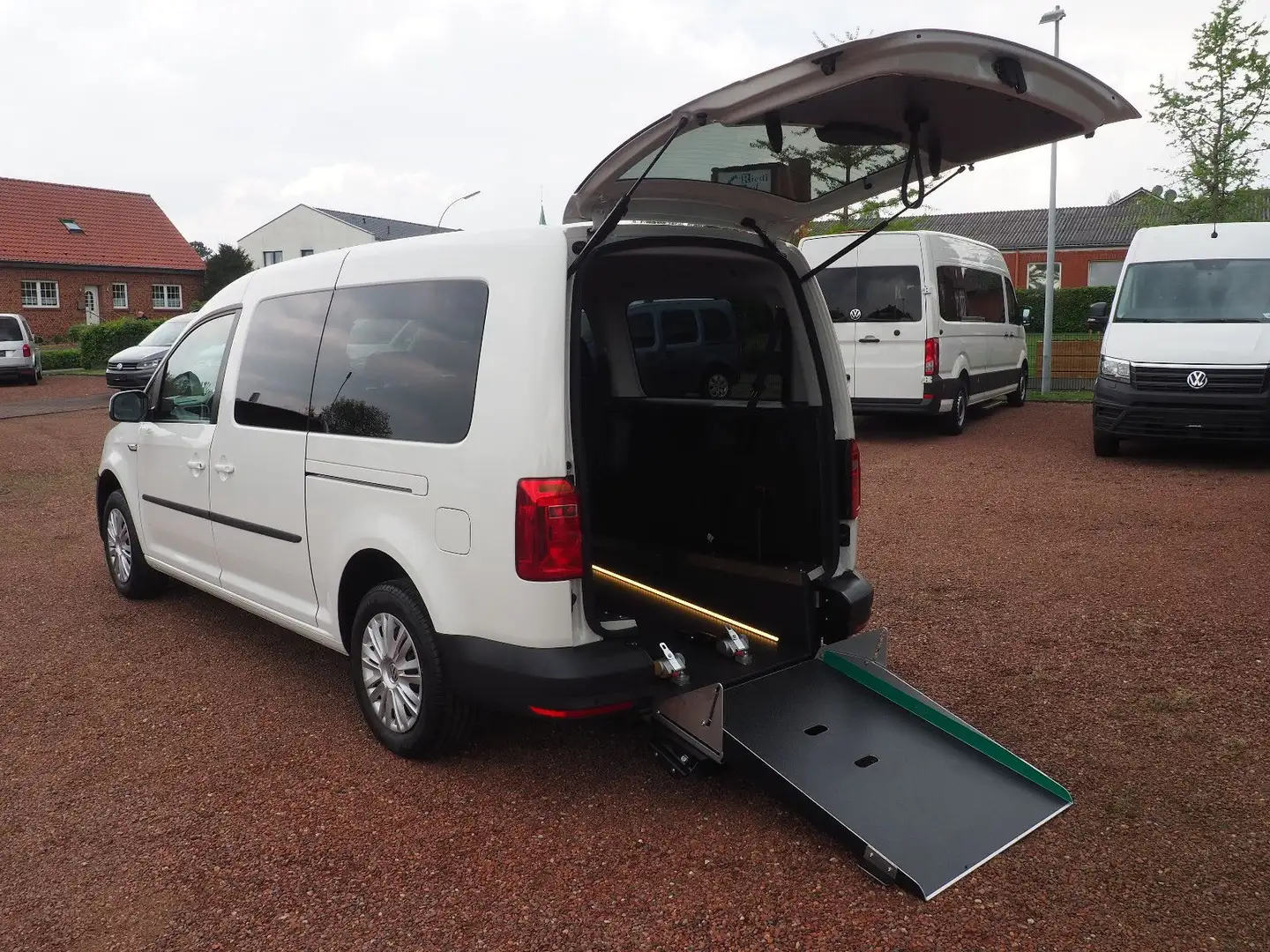 Volkswagen Caddy Maxi behindertengerecht Rampe 7 Sitzer Weiß - 1