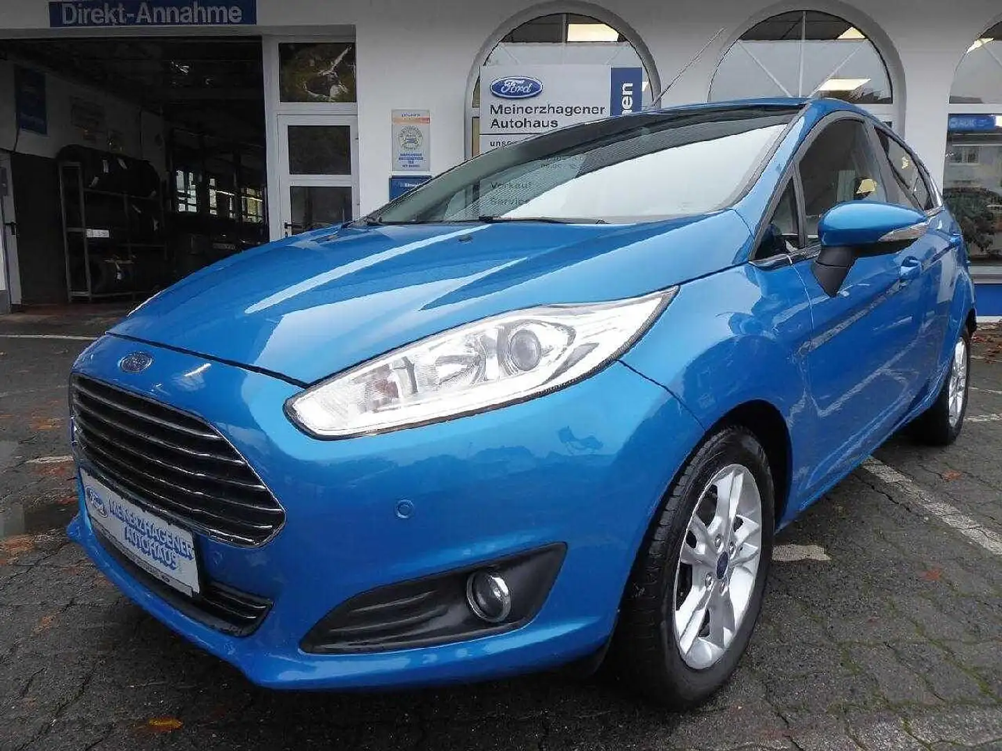 Ford Fiesta Titanium Blau - 1