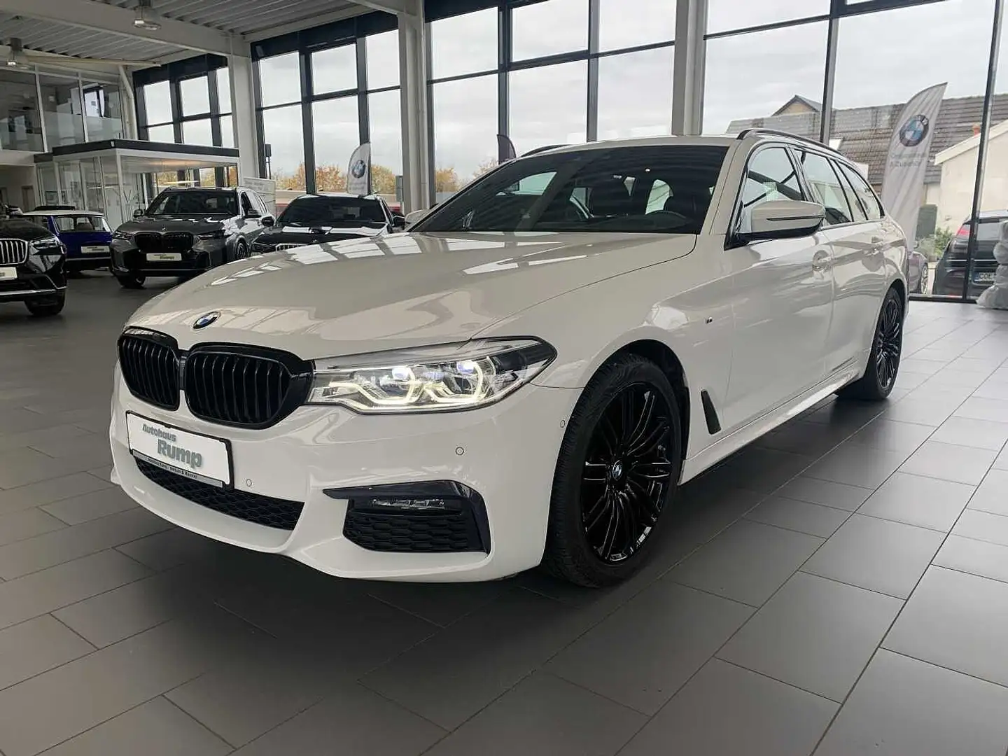 BMW 520 D Touring M-Sport Pano/Leder/LM-19/AHK Blanc - 1