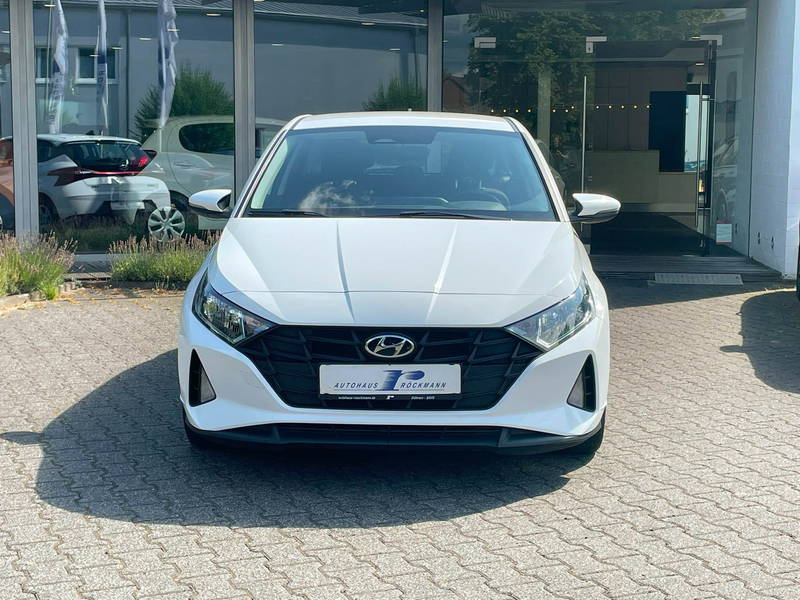 Hyundai i20 1.2 CarPlay Kamera DAB SHZ Spur Tempo — photo 2