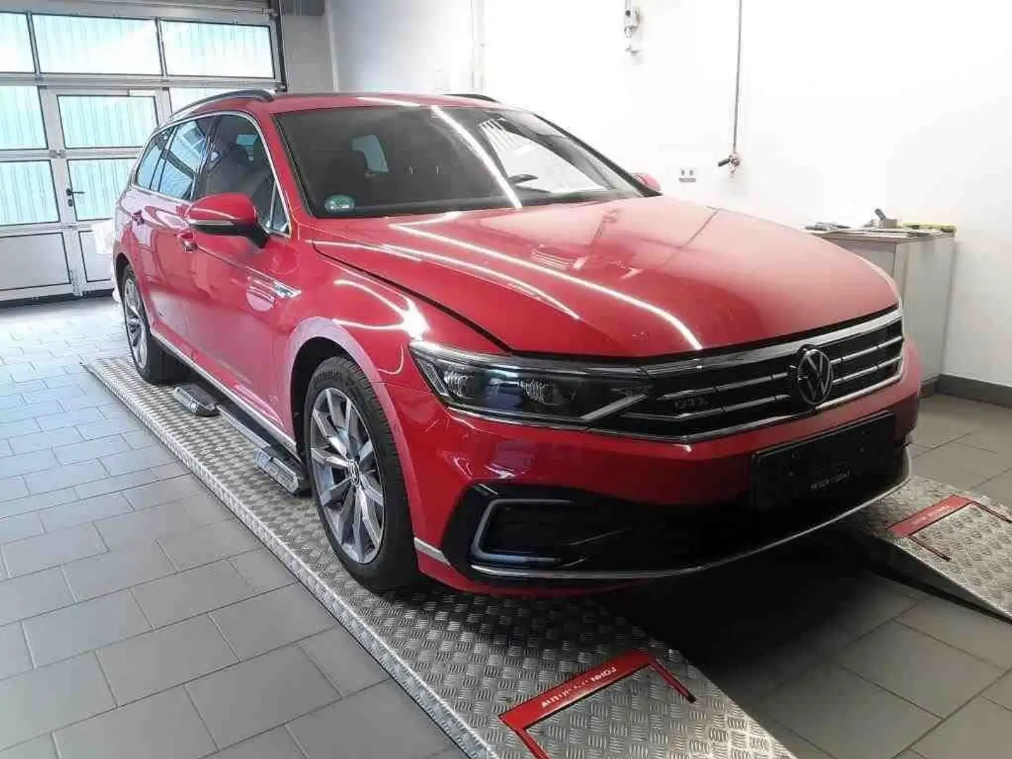 Volkswagen Passat GTE Variant 1.4 TSI DSG Pano ergo AHK Sta Rot - 1