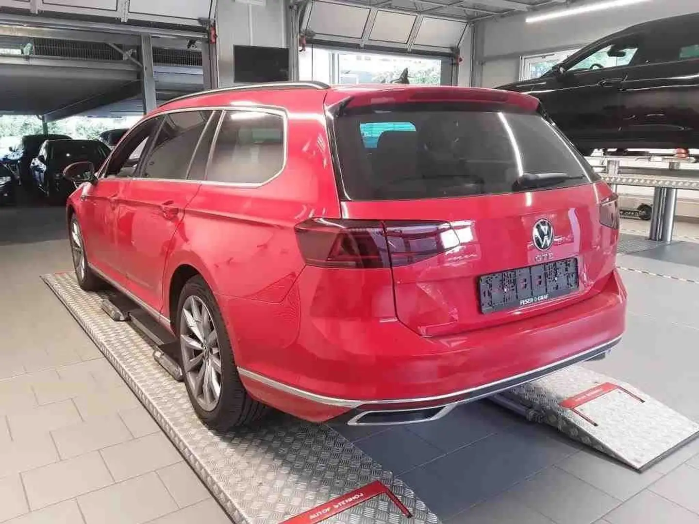 Volkswagen Passat GTE Variant 1.4 TSI DSG Pano ergo AHK Sta Rot - 2