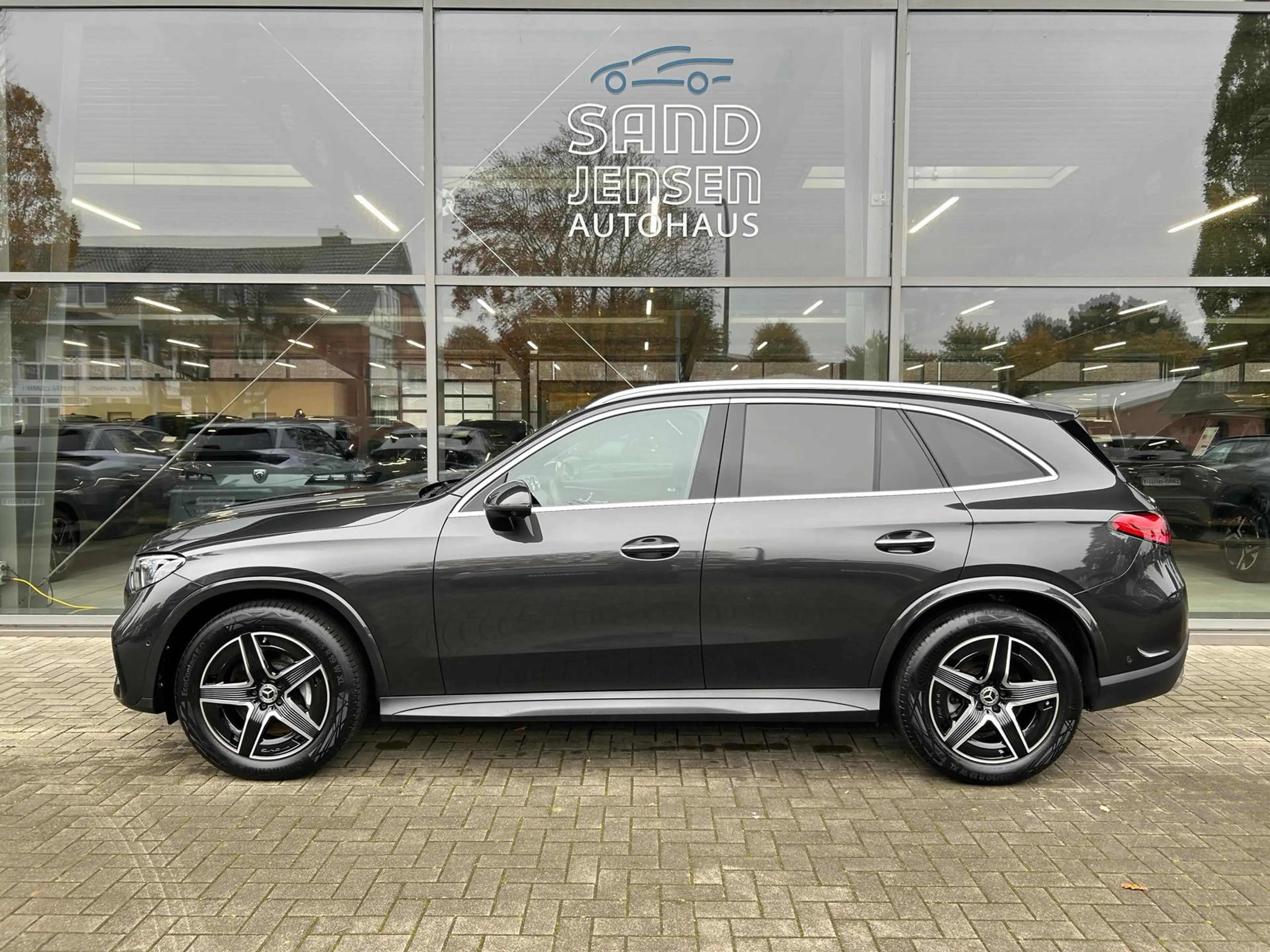 Mercedes-Benz GLC 300 d 4M AMG Prem Fahrass+ Distr AHK ACC 19" — photo 3