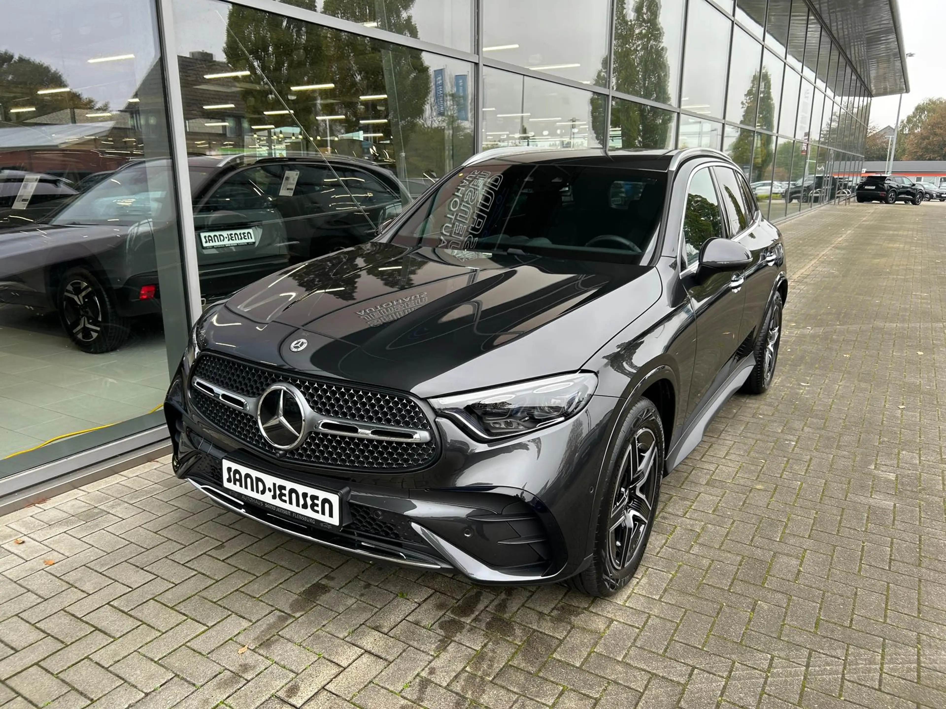 Mercedes-Benz GLC 300 d 4M AMG Prem Fahrass+ Distr AHK ACC 19" — photo 2