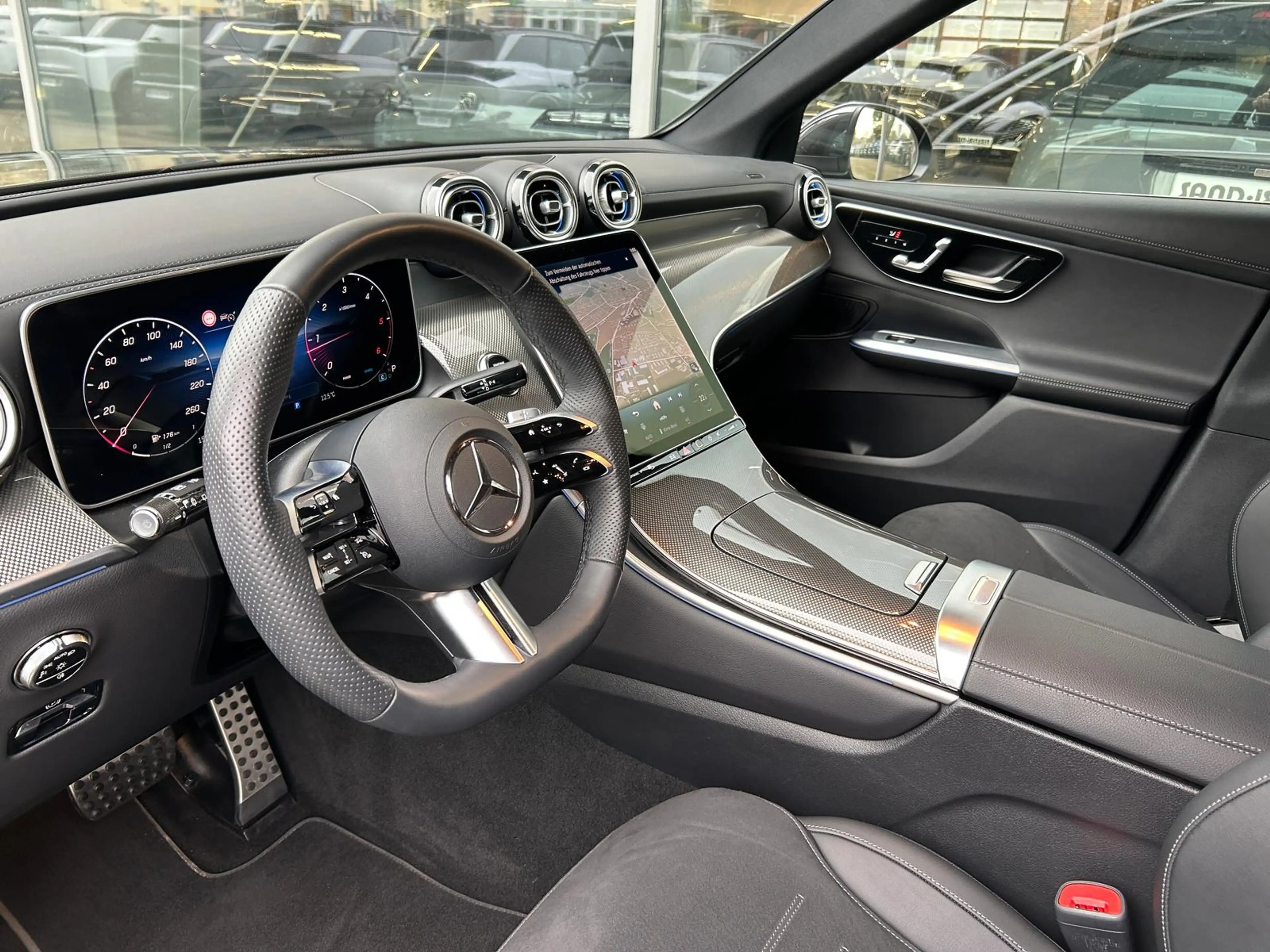 Mercedes-Benz GLC 300 d 4M AMG Prem Fahrass+ Distr AHK ACC 19" — photo 7