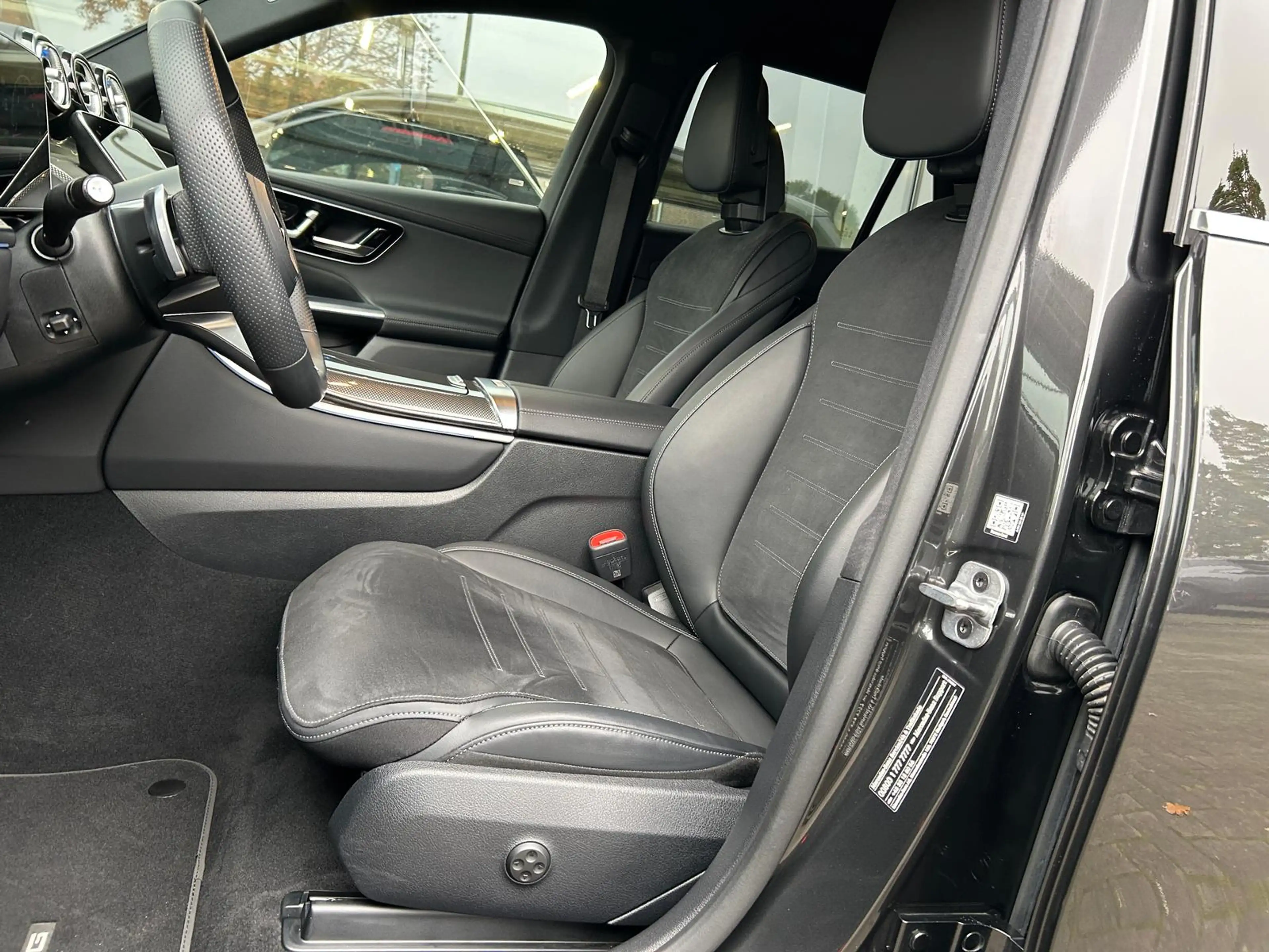 Mercedes-Benz GLC 300 d 4M AMG Prem Fahrass+ Distr AHK ACC 19" — photo 14