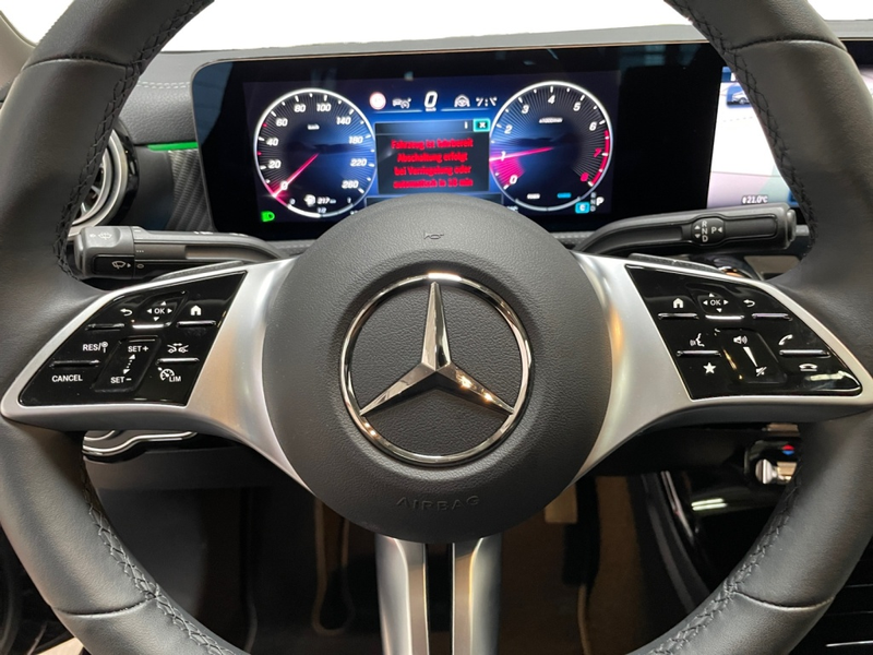 Mercedes-Benz CLA 180 Progressive Pano+MULTIBEAM+Distron+360° — photo 13