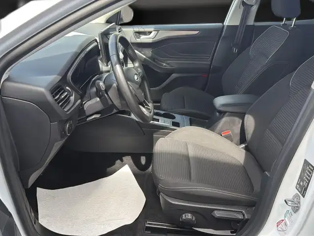 Ford Focus view 13