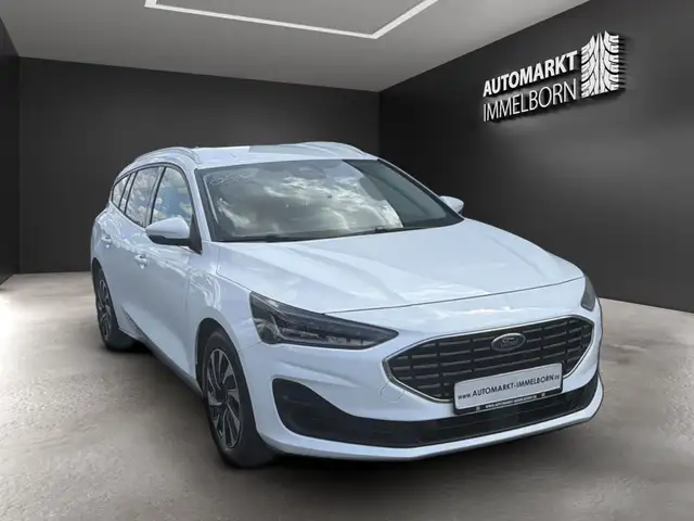 Ford Focus view 2