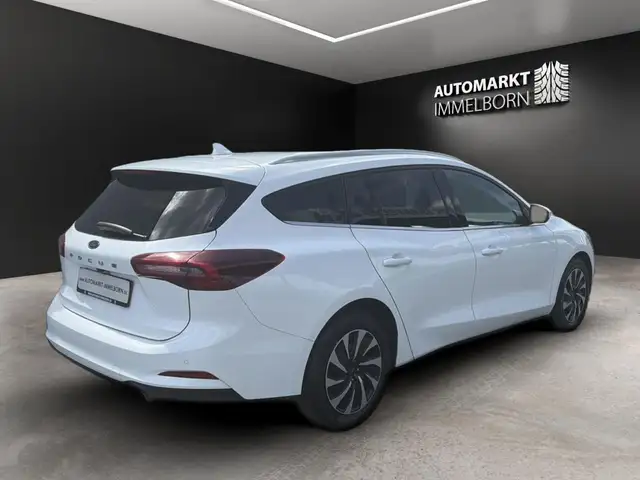 Ford Focus view 6