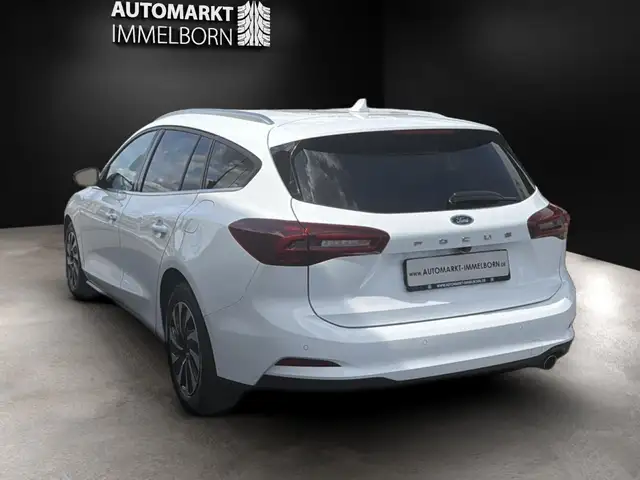Ford Focus view 10
