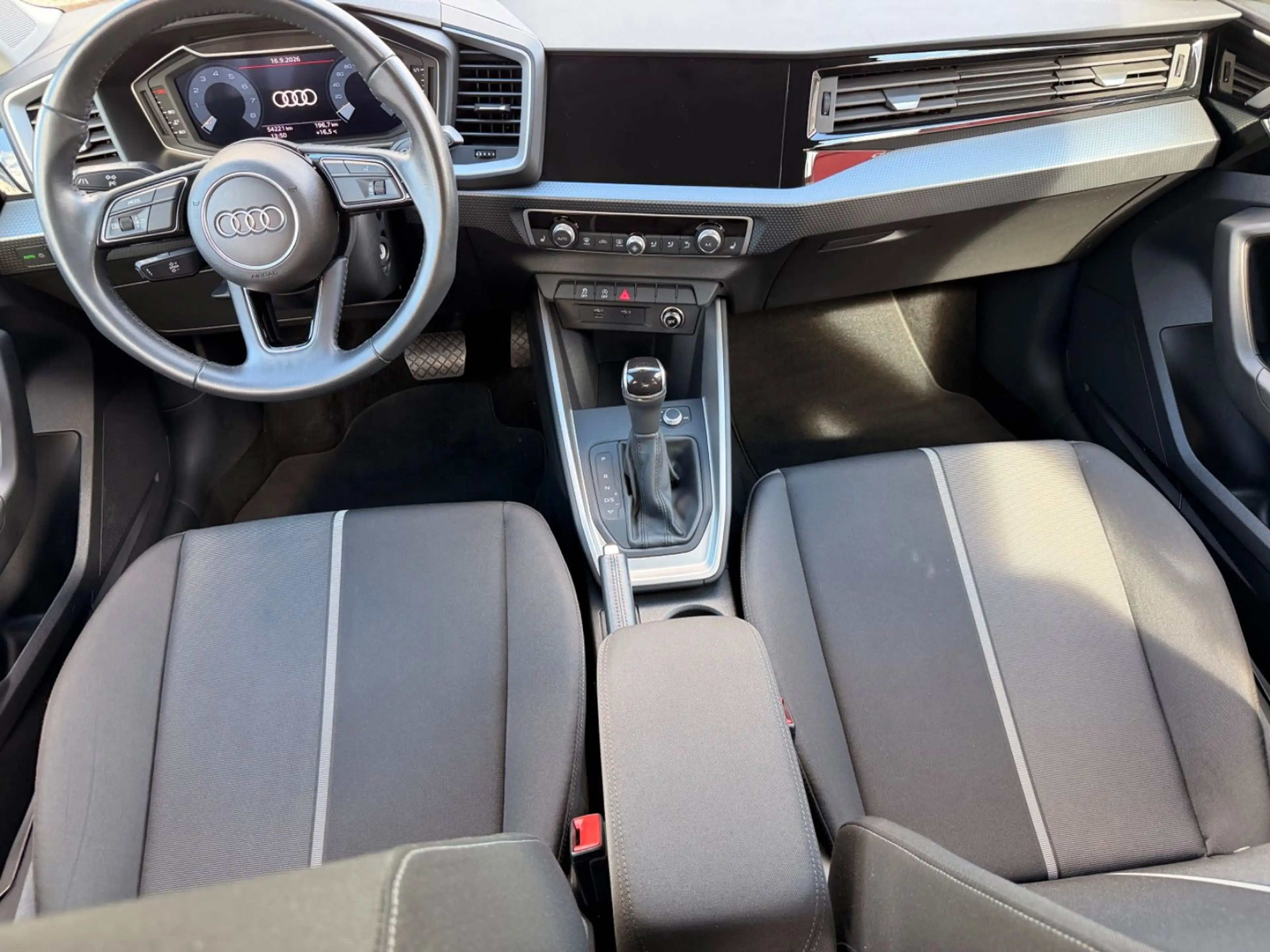 Audi A1 Sportback basis DSG DigCockpit — photo 12