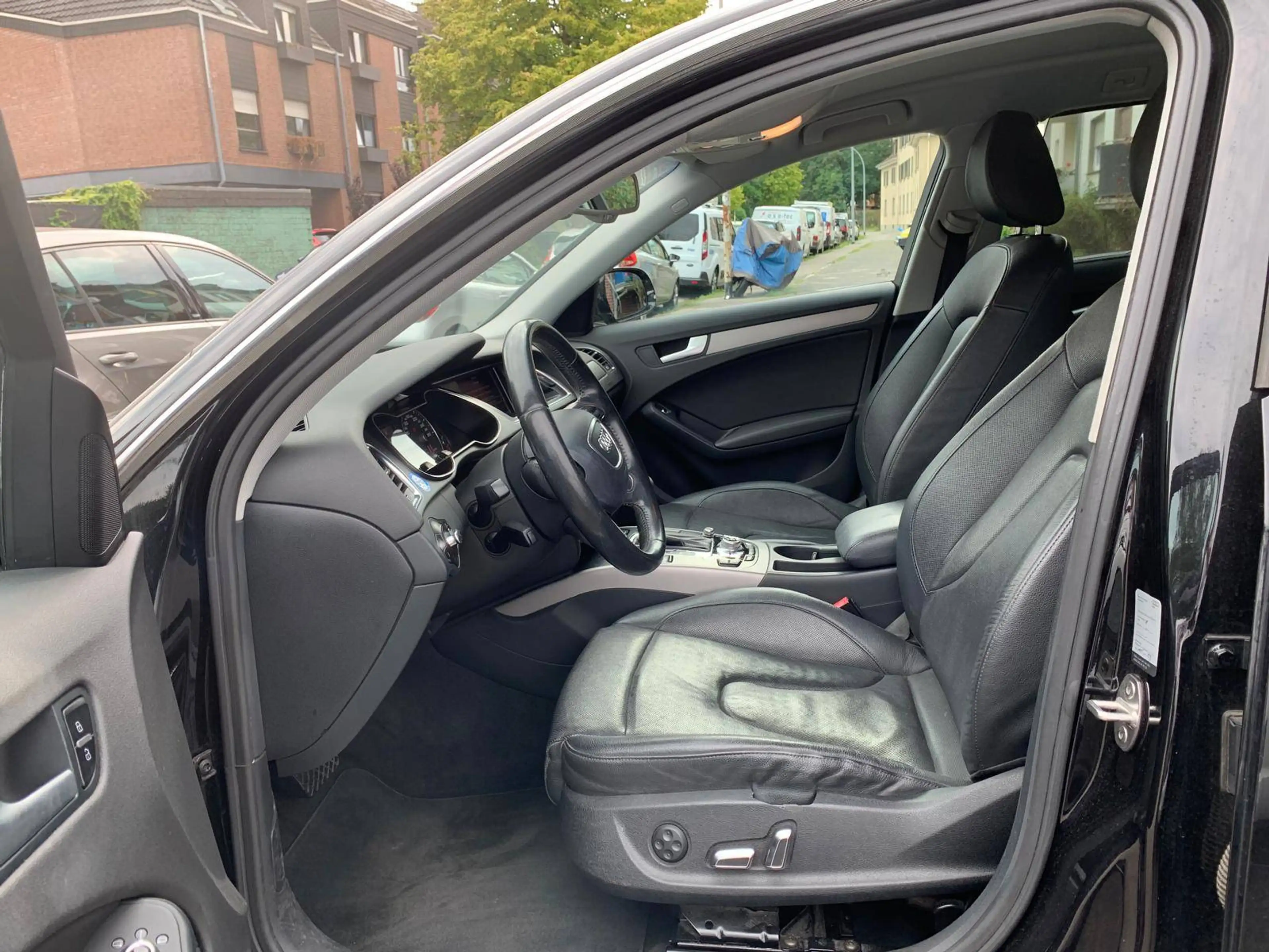 Audi A4 2.0 TDI AUTOMATIK *AHK-TEMPO-LEDER* — photo 9