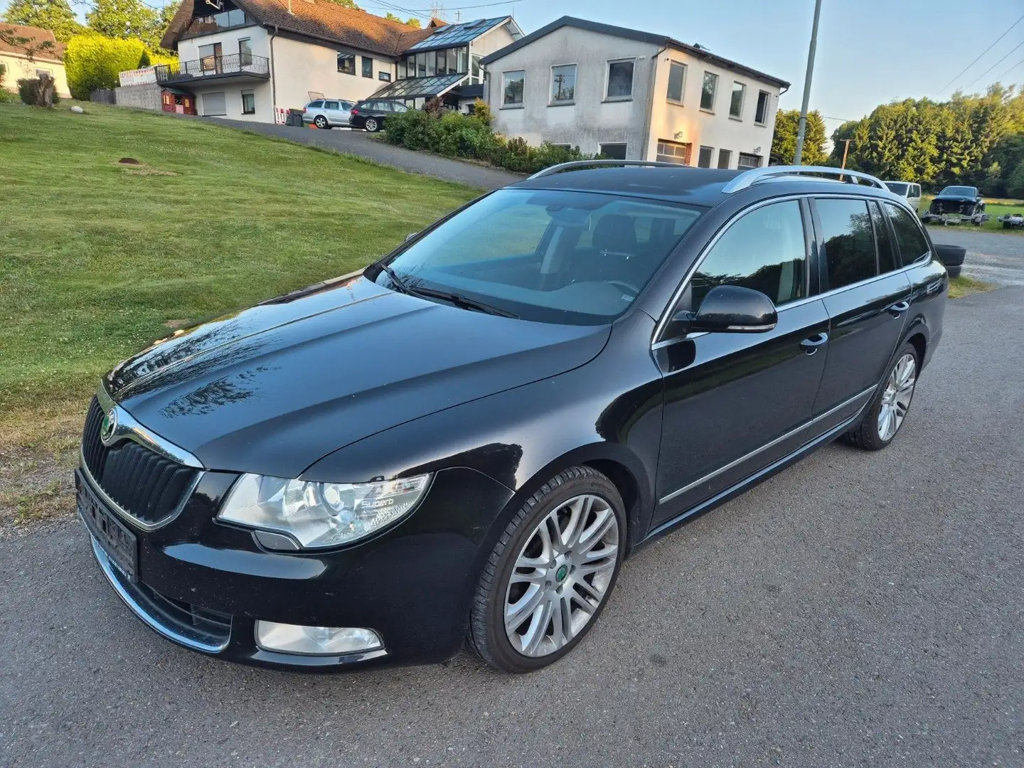 Skoda Superb Combi Elegance Schwarz - 1