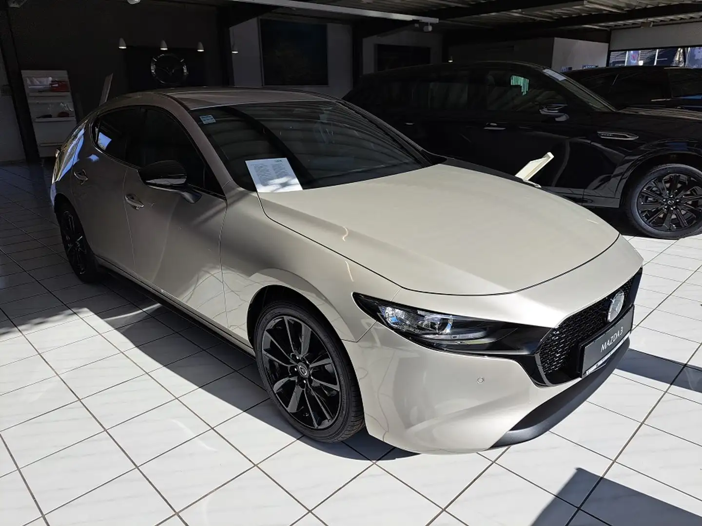 Mazda 3 2.5L e-SKYACTIV G 140ps Sondermodell Nagisa - 1