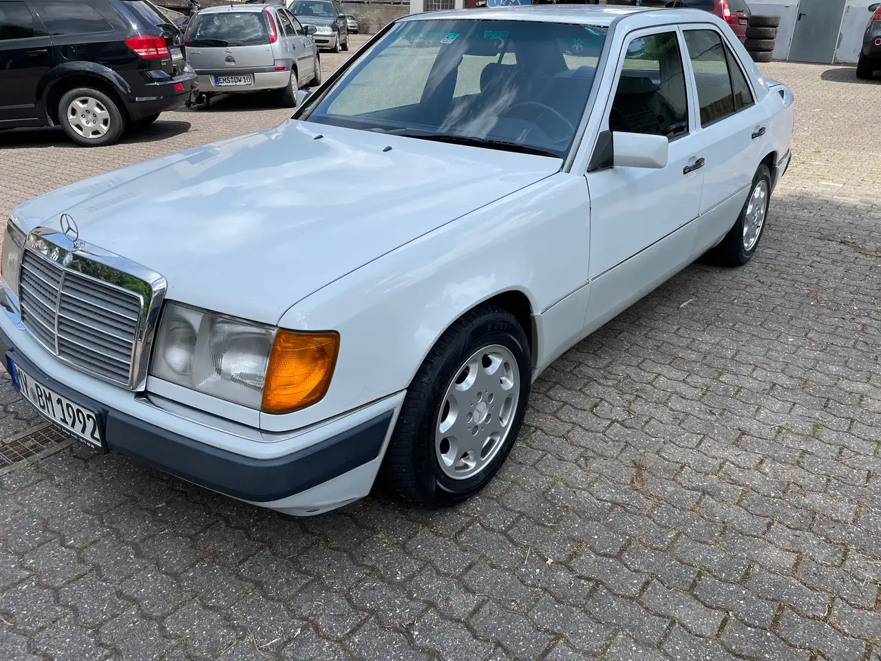 Mercedes-Benz E 230
