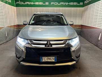 Outlander 2016 2.2 Instyle Plus Navi Diamond Pack awd 7posti auto