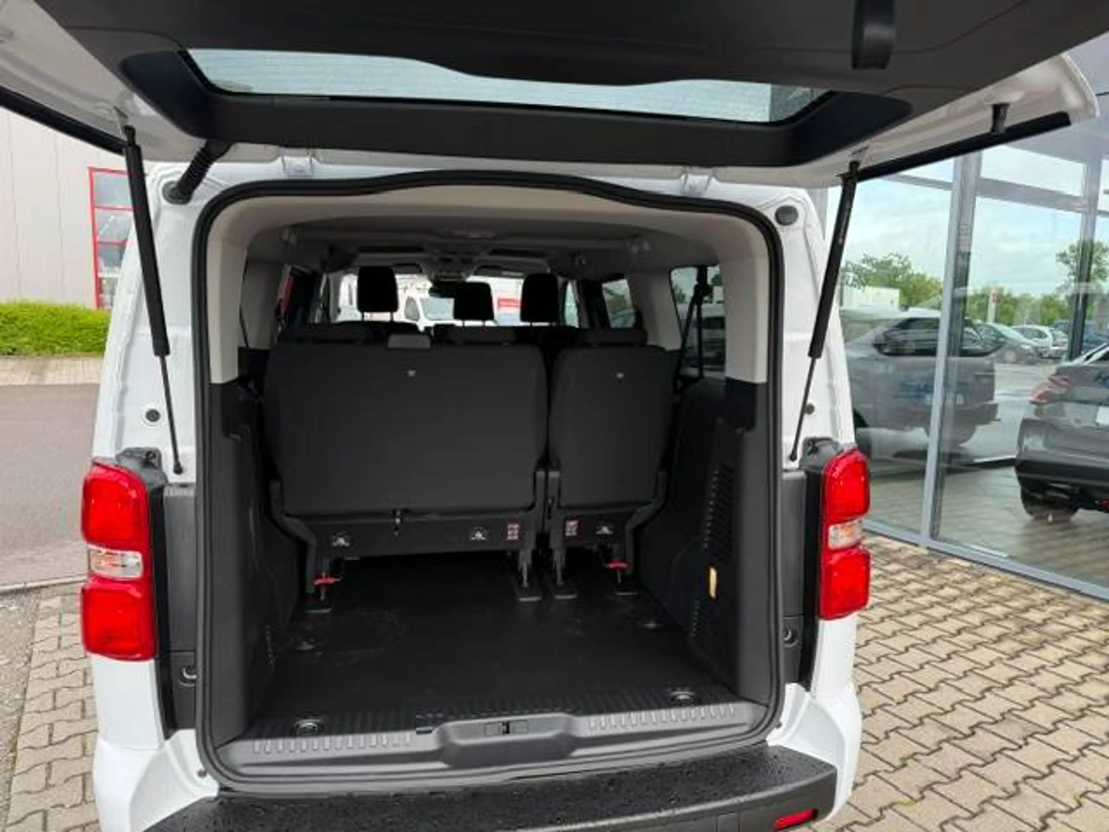 Citroen Spacetourer Blue HDI 180 EAT8 Plus XL 9 Sitzer Automatik — photo 12