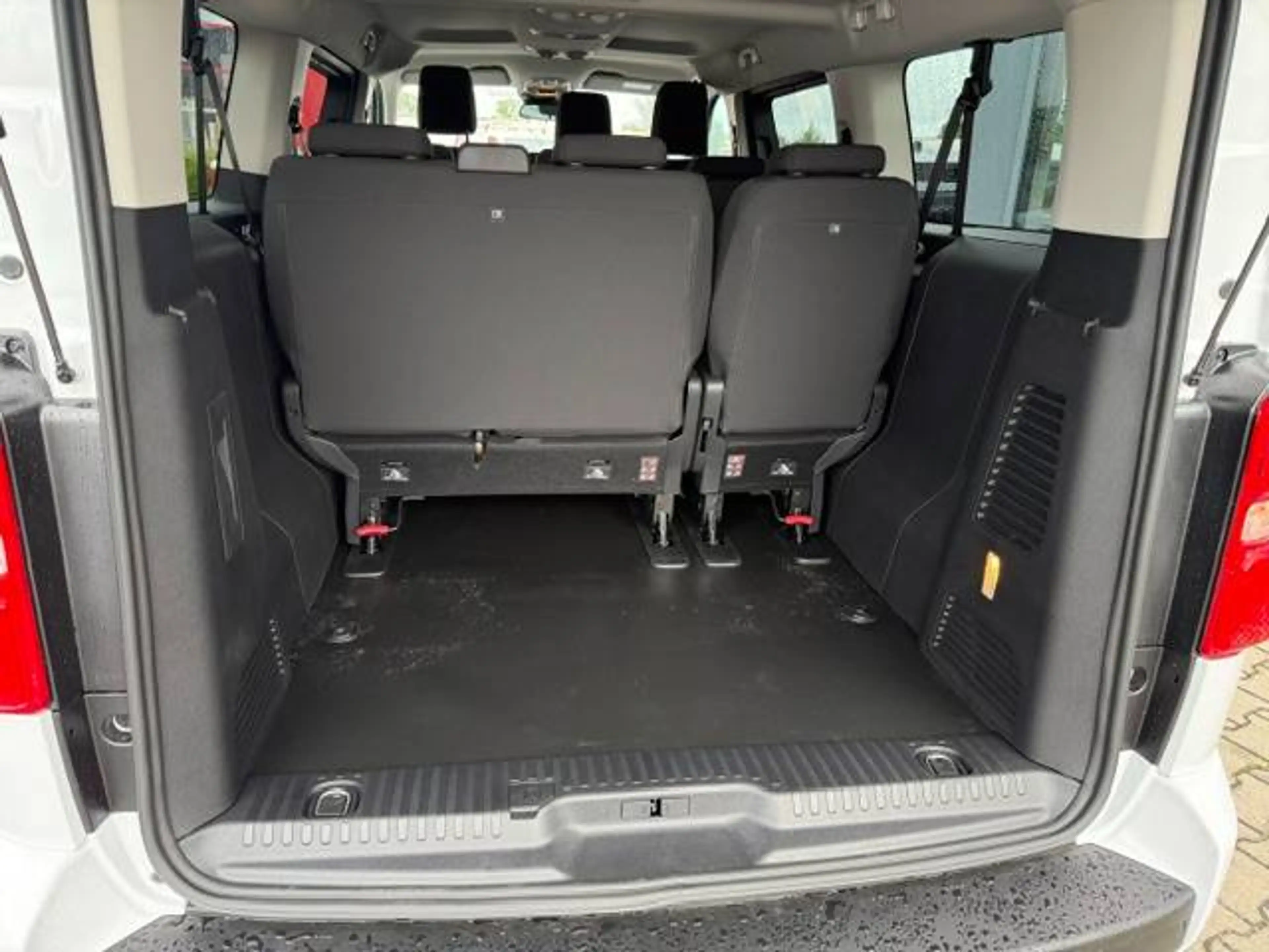 Citroen Spacetourer Blue HDI 180 EAT8 Plus XL 9 Sitzer Automatik — photo 13