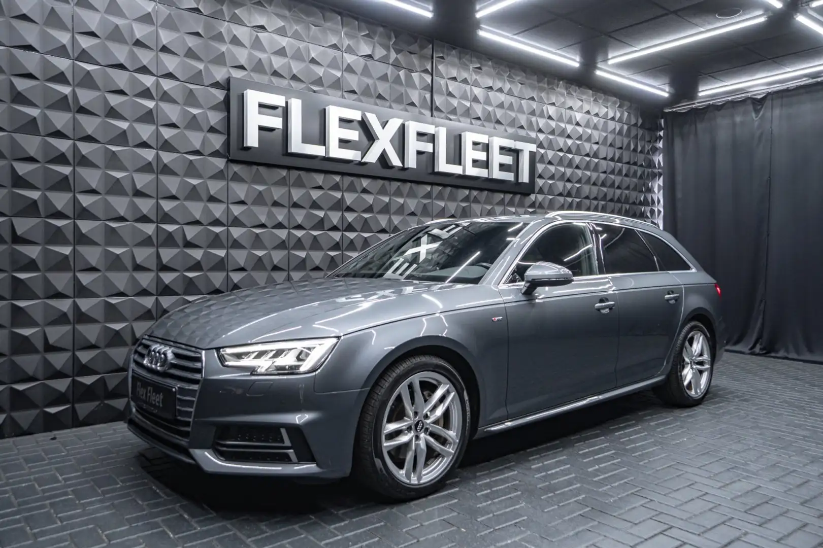Audi A4 3.0 TDI Avant sS-Line quattro Matrix AHK Grau - 2