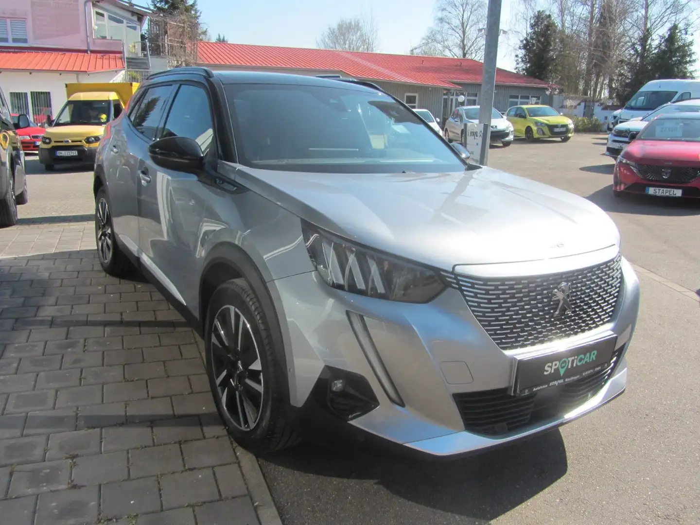 Peugeot 2008 136 GT Silber - 2