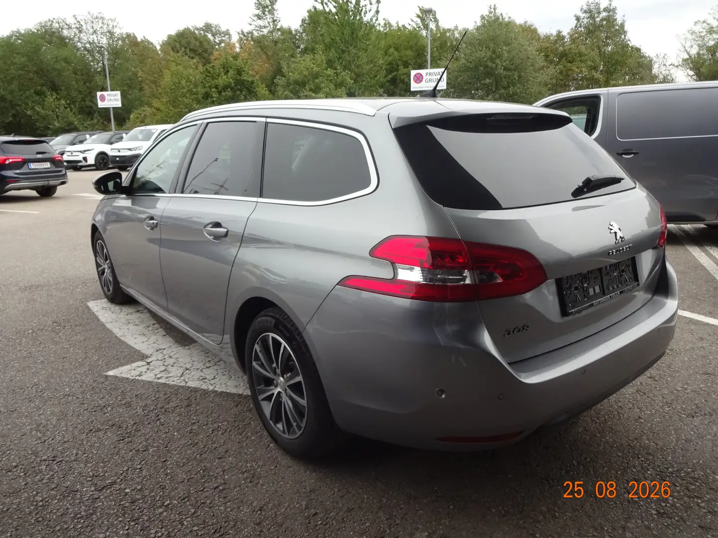 Peugeot 308 SW Allure 1.6 BHDI 120 Automatic Grau - 2
