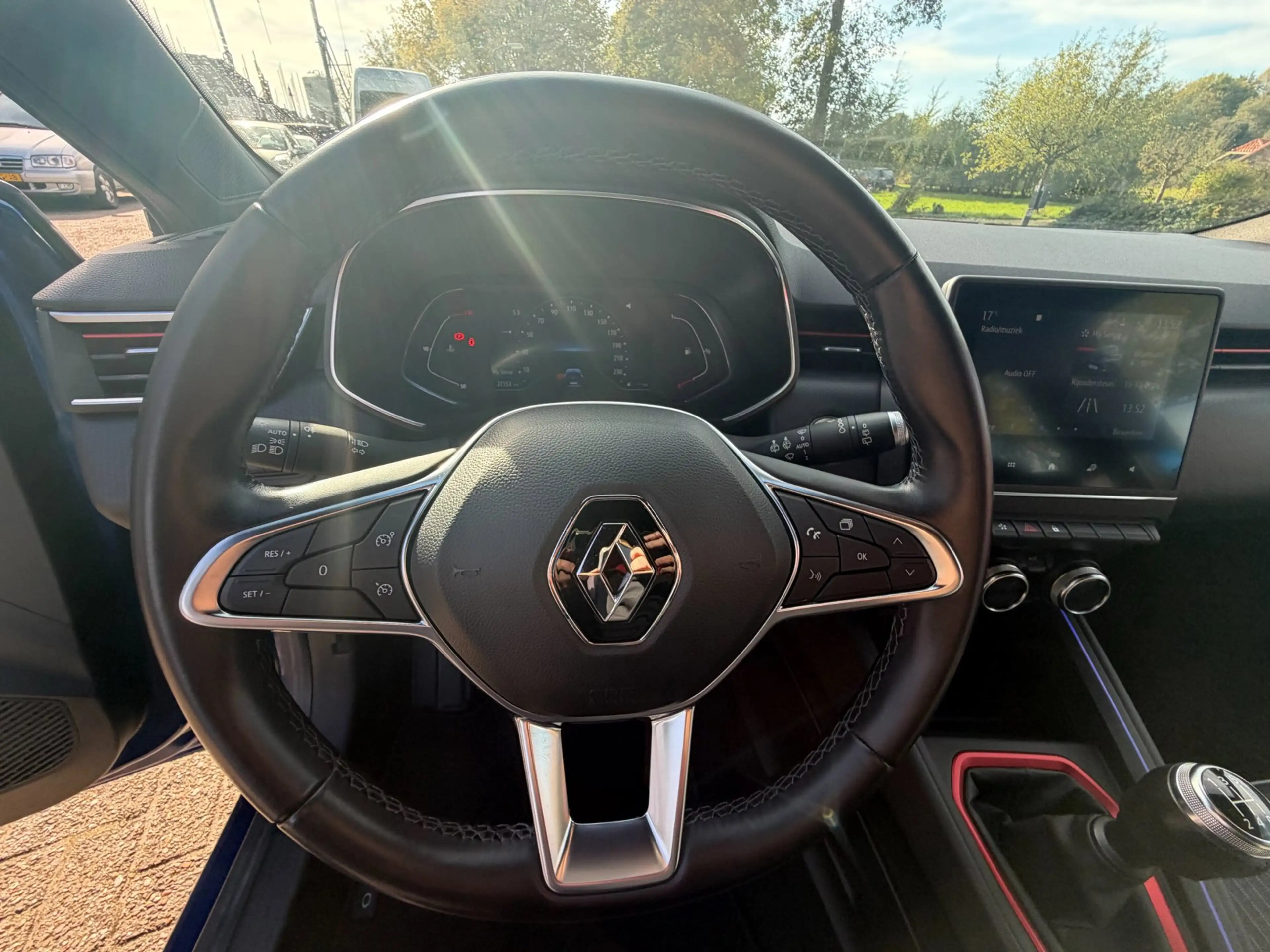 Renault Clio 1.0 TCe Intens — photo 13