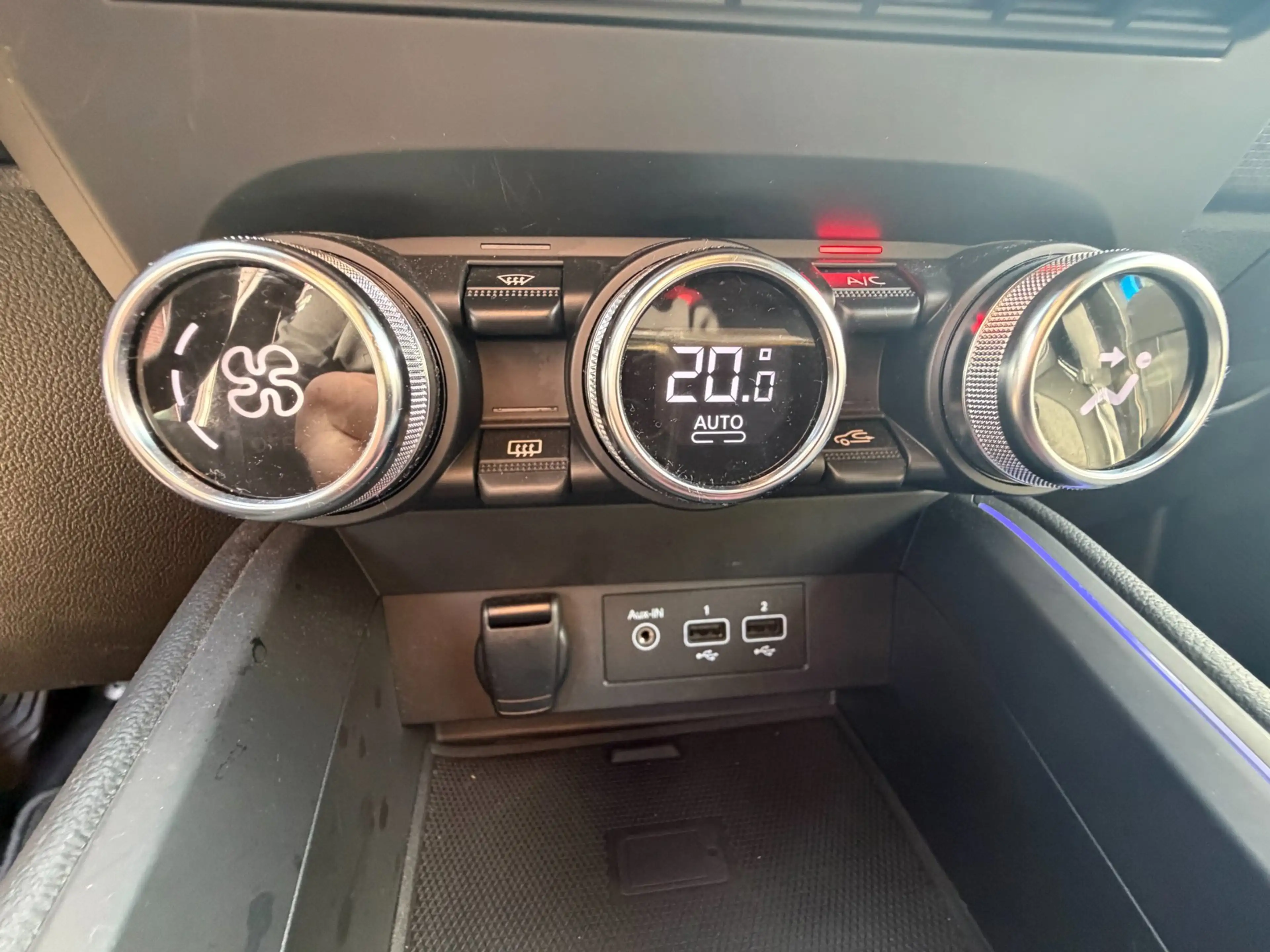 Renault Clio 1.0 TCe Intens — photo 22