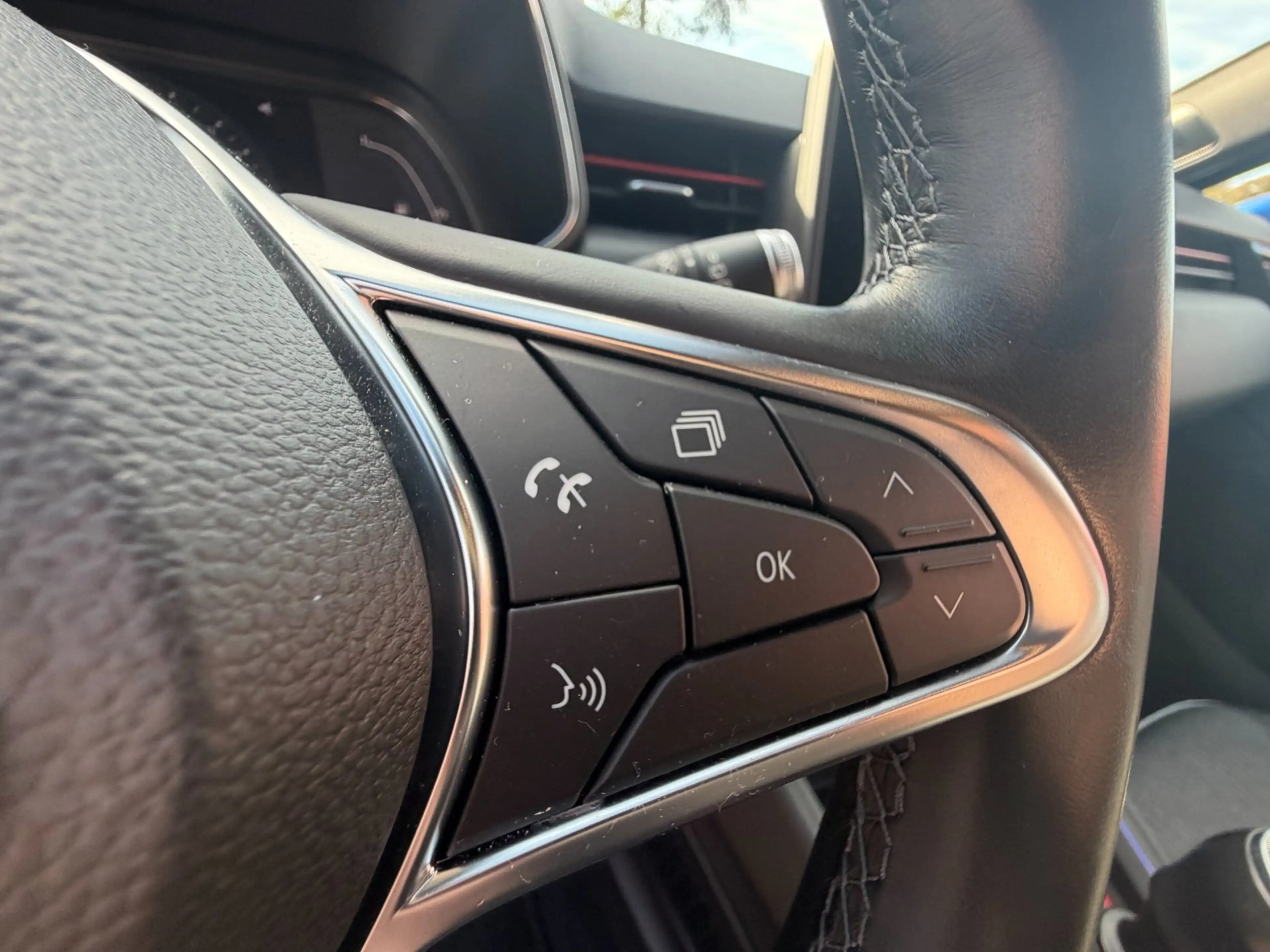 Renault Clio 1.0 TCe Intens — photo 16