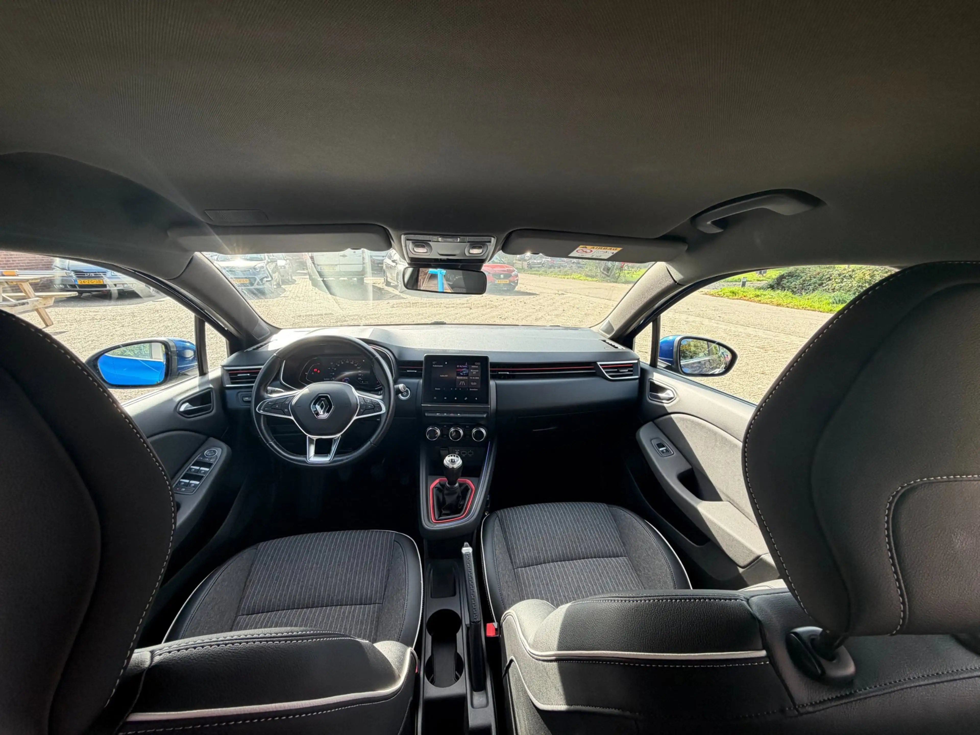 Renault Clio 1.0 TCe Intens — photo 12