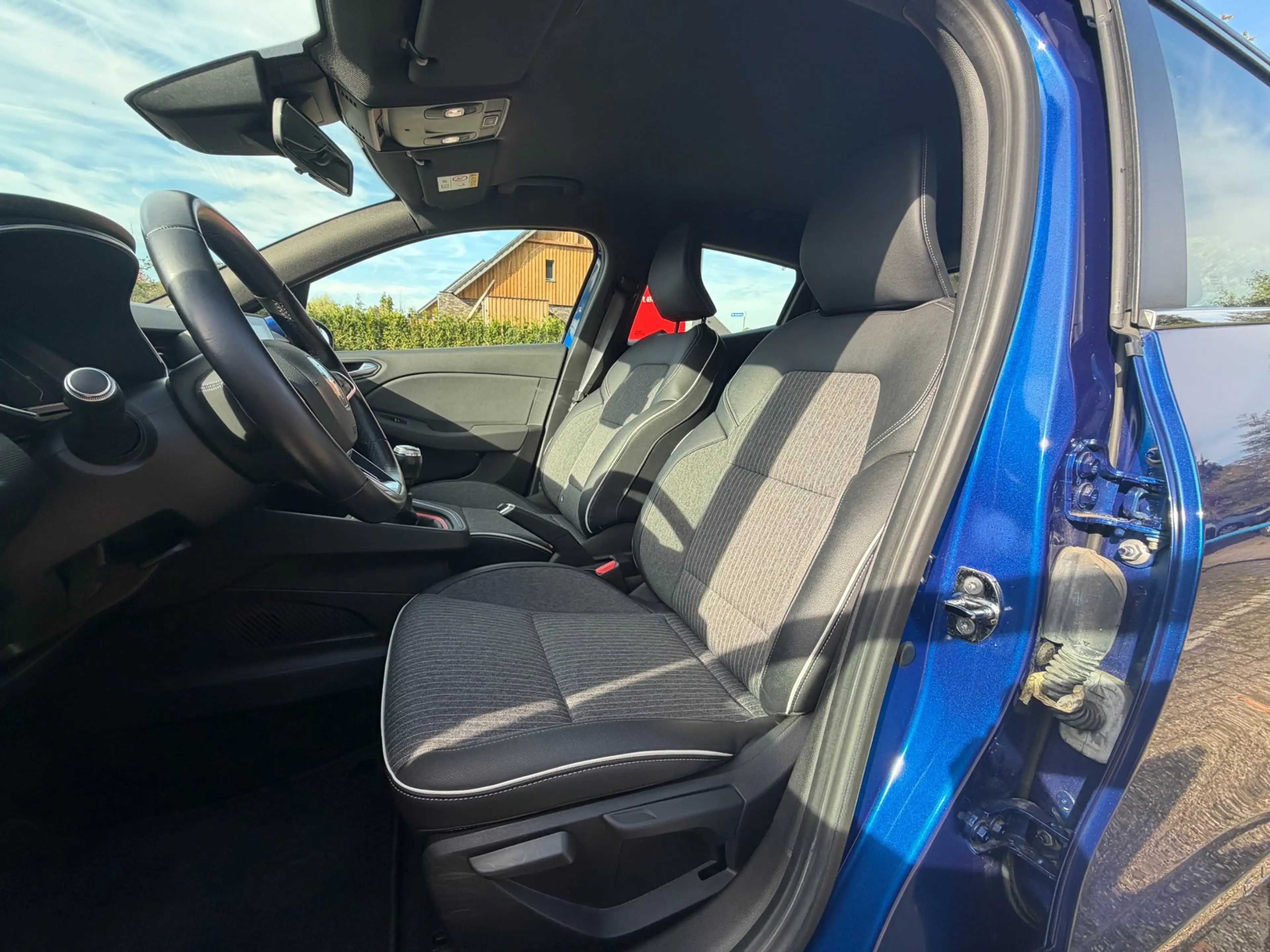 Renault Clio 1.0 TCe Intens — photo 11