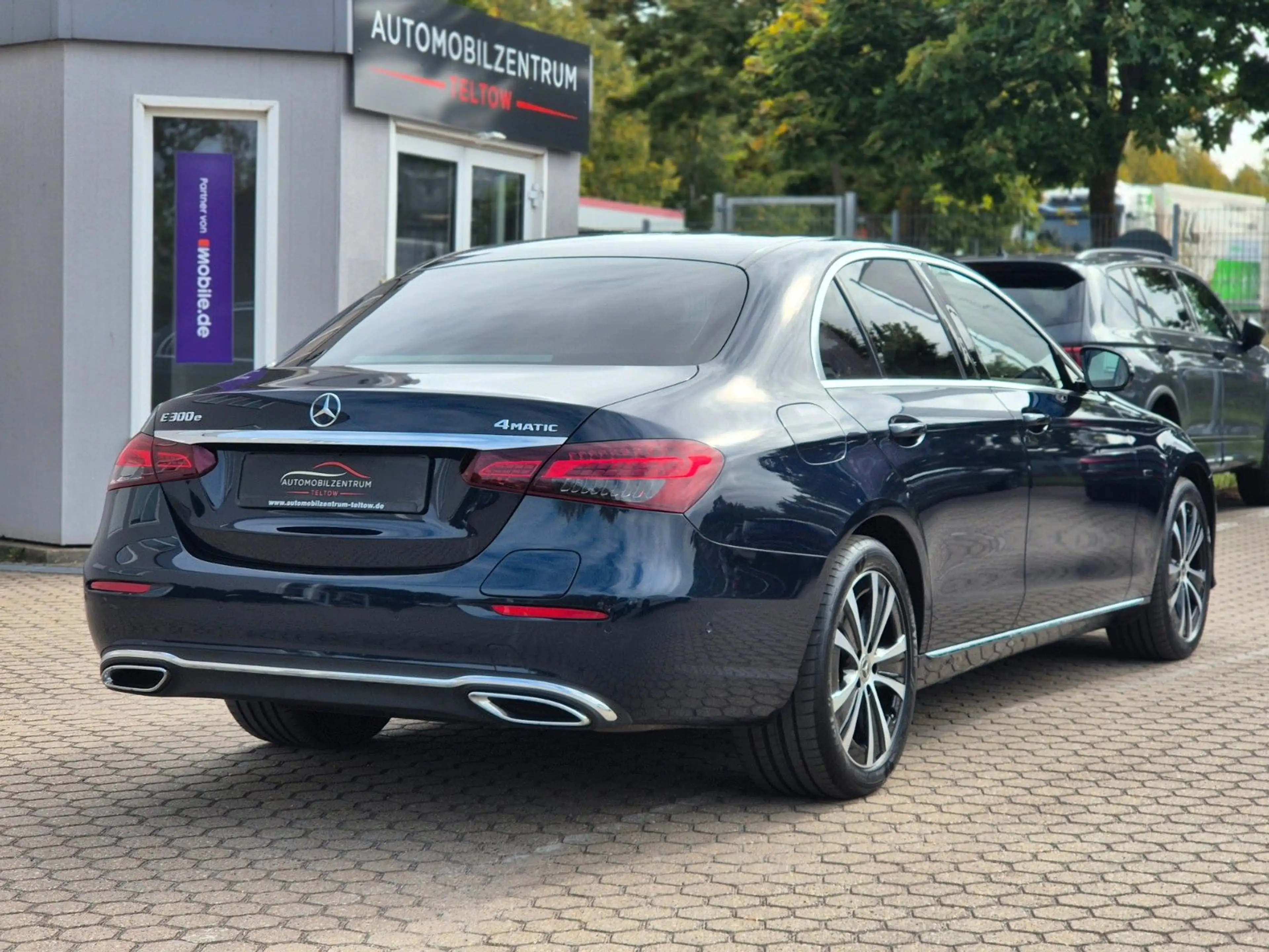 Mercedes-Benz E 300 E300e 4Matic Exclusive Designo Softclose Air 360 — photo 10