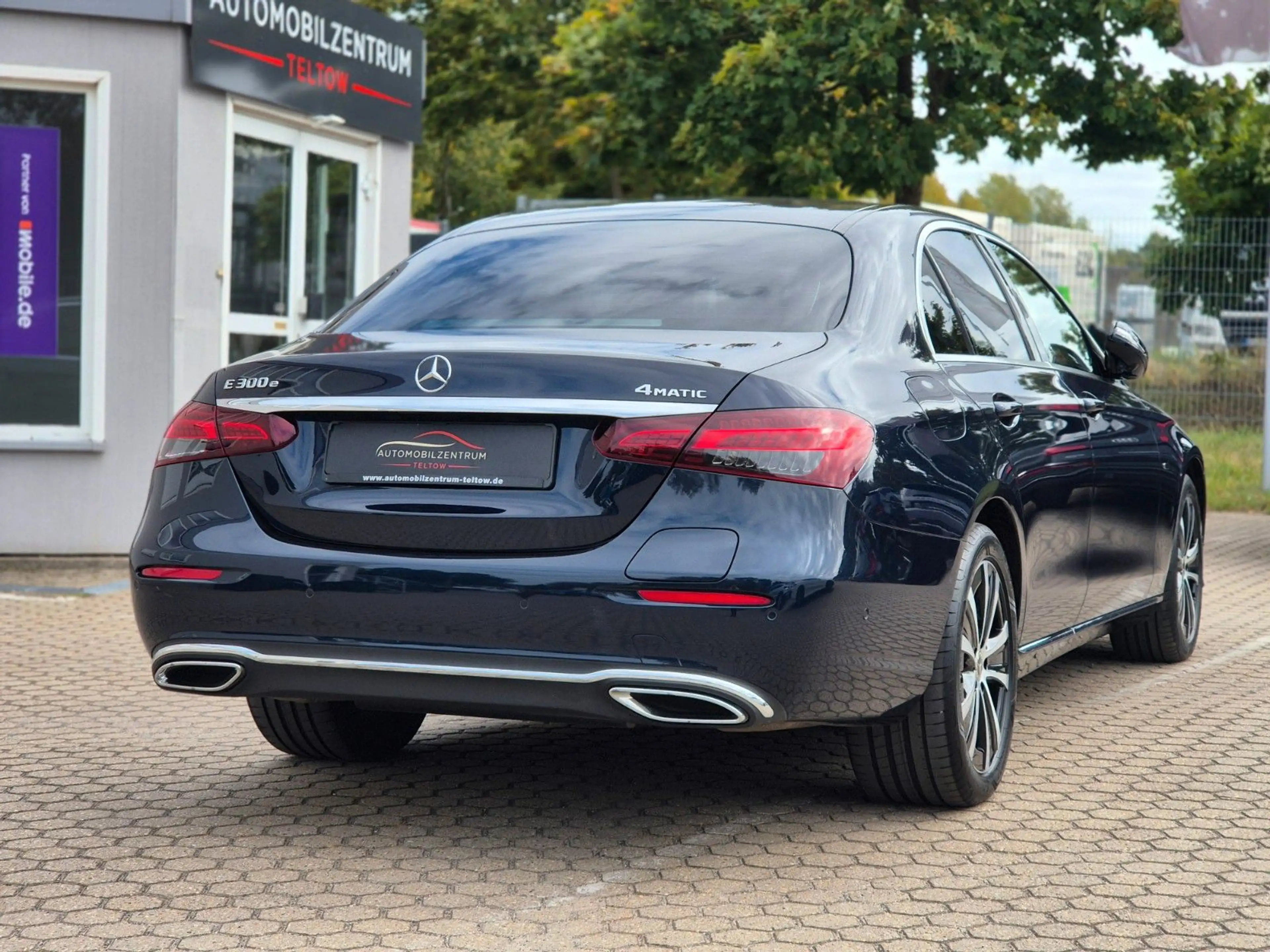 Mercedes-Benz E 300 E300e 4Matic Exclusive Designo Softclose Air 360 — photo 11