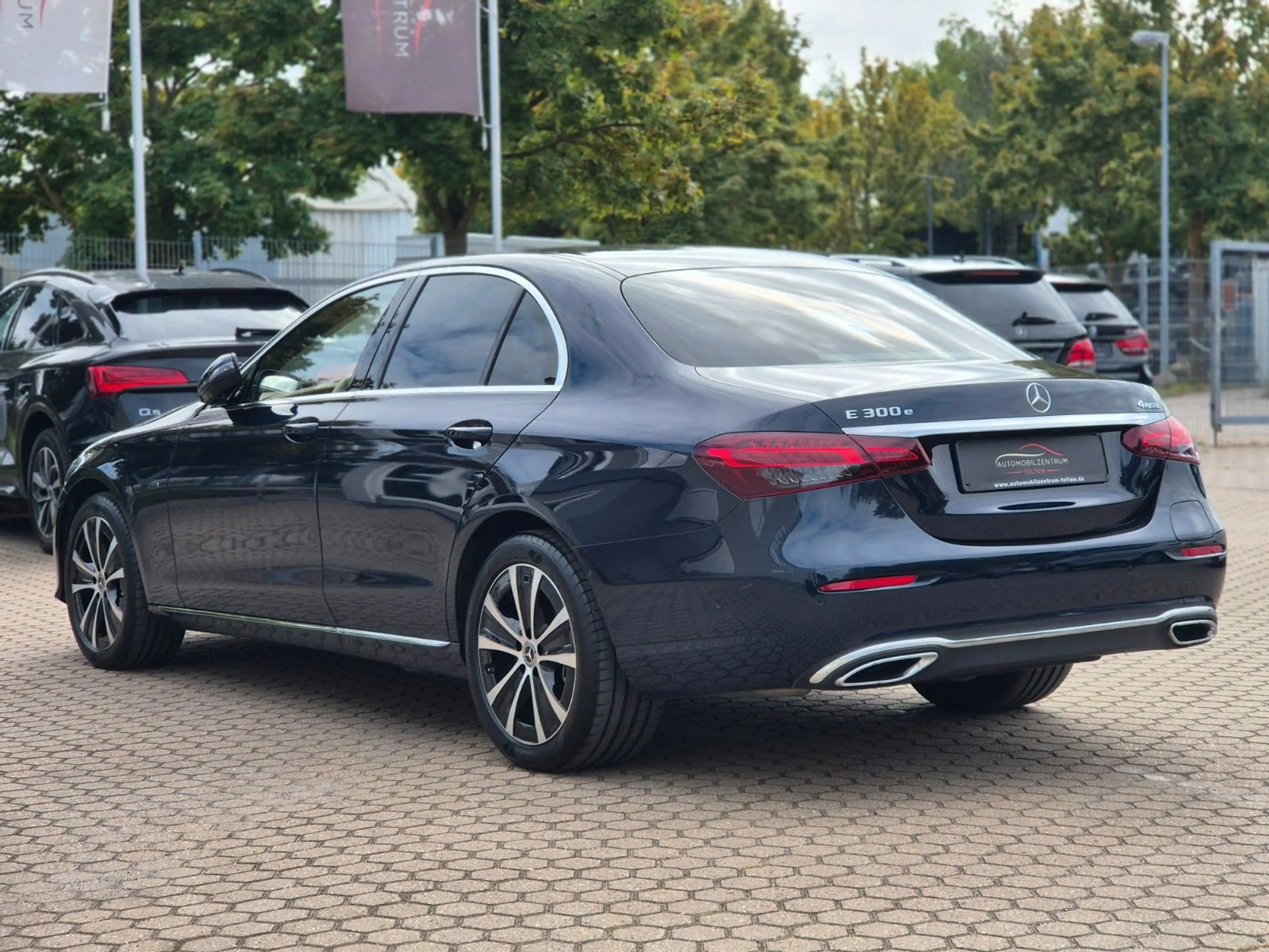 Mercedes-Benz E 300 E300e 4Matic Exclusive Designo Softclose Air 360 — photo 7