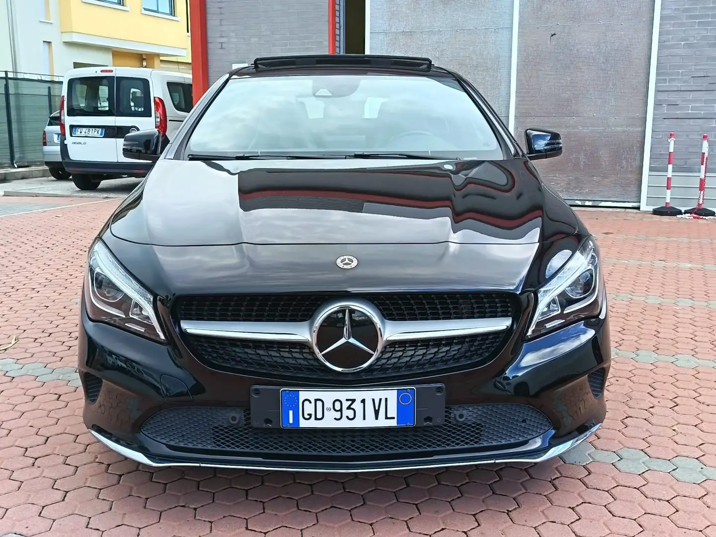 Mercedes-Benz CLA 200 Shooting Brake Sport Tetto pano - Neopatentati Negro - 2
