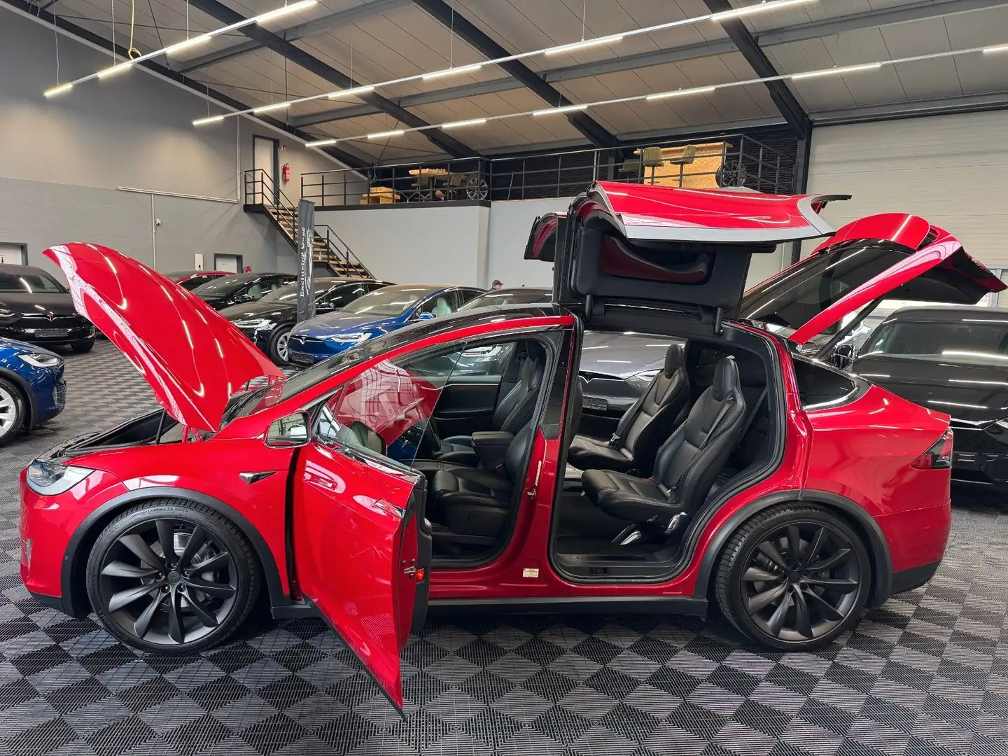 Tesla Model X MODEL X LONG RAVEN | 6 SEATER | 22INCH | Rojo - 2
