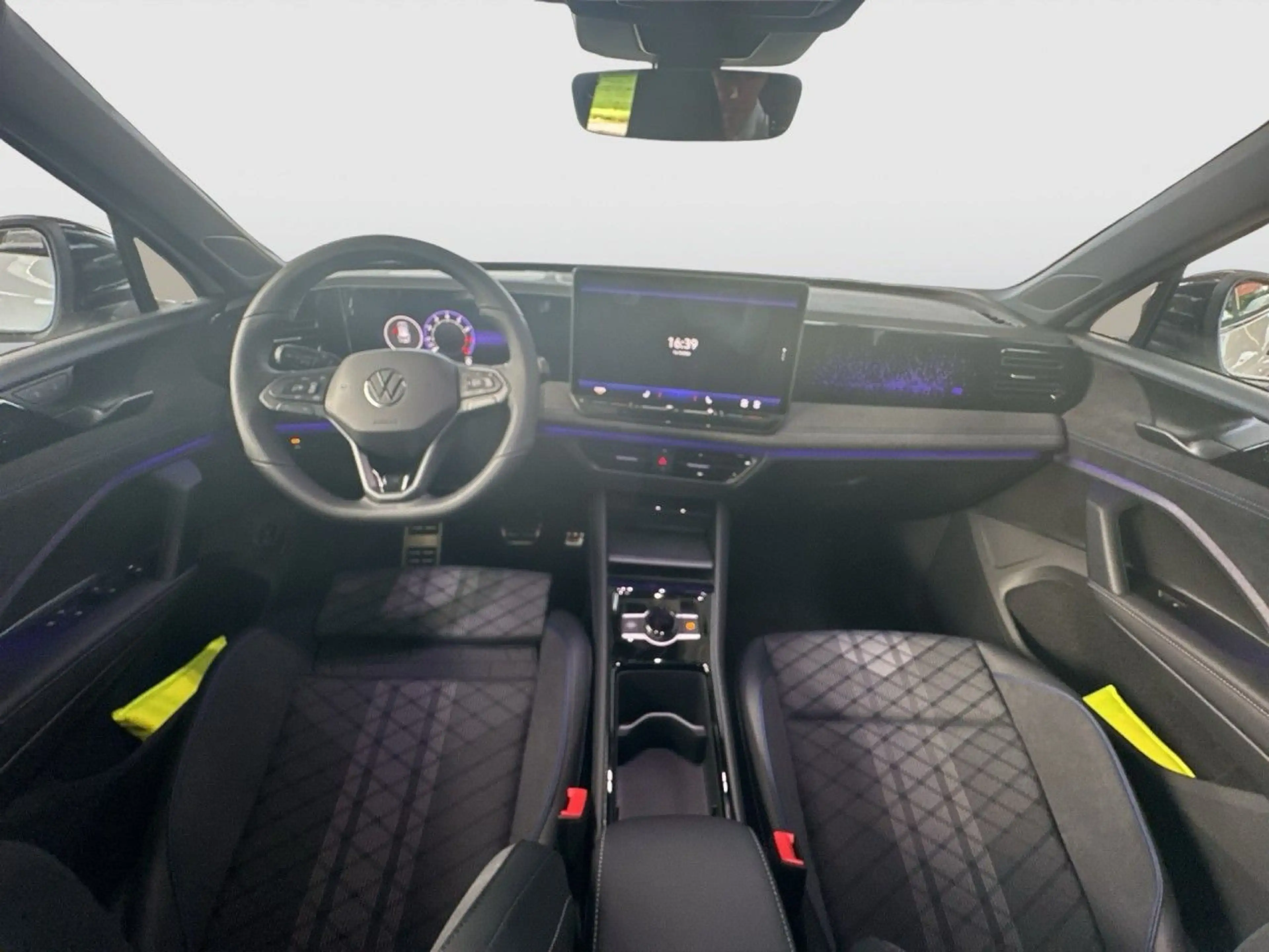 Volkswagen Tiguan 1.5 eTSI R-LINE + IQ DRIVE + AHK + MATRIX — photo 14