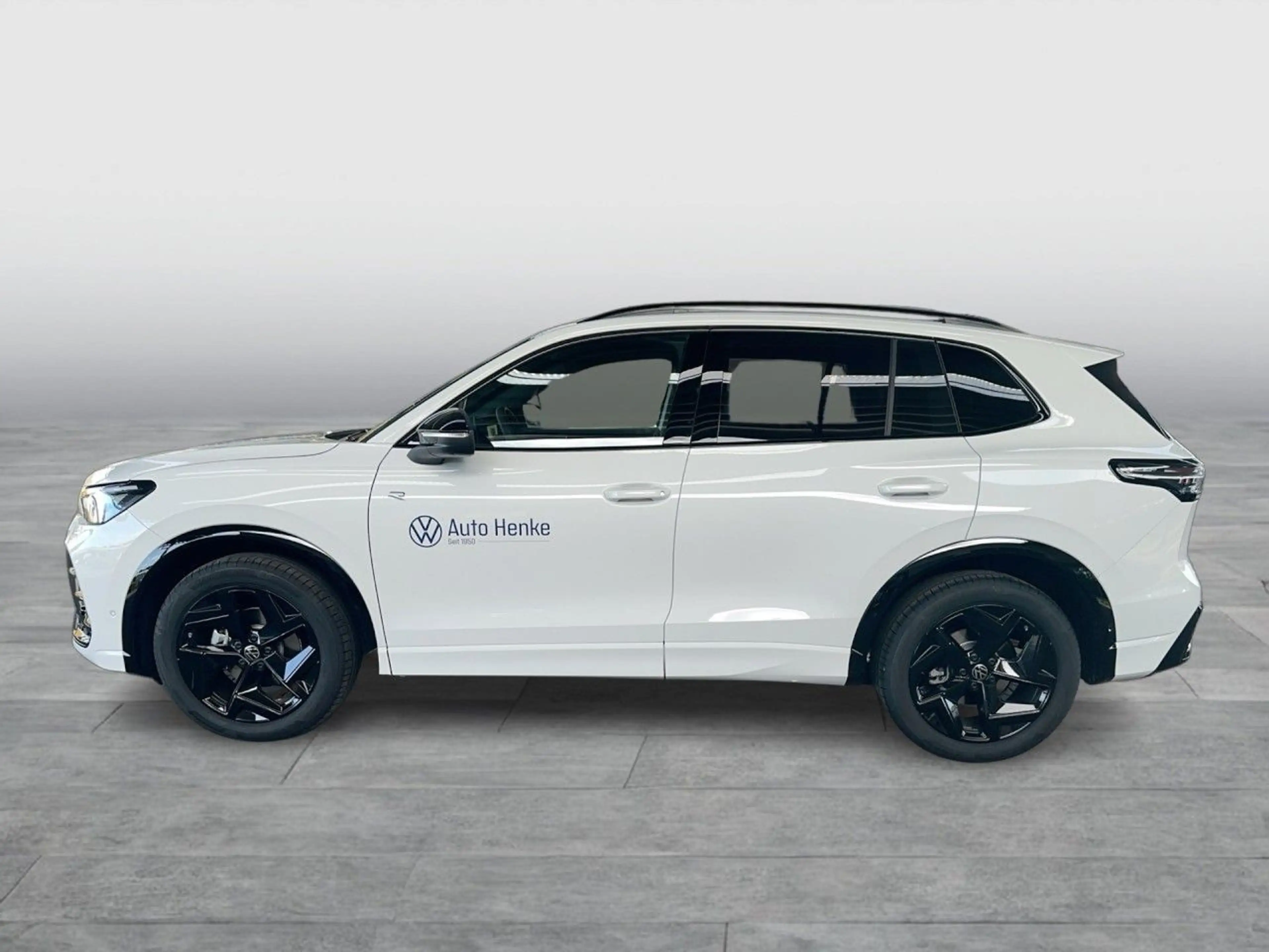 Volkswagen Tiguan 1.5 eTSI R-LINE + IQ DRIVE + AHK + MATRIX — photo 3