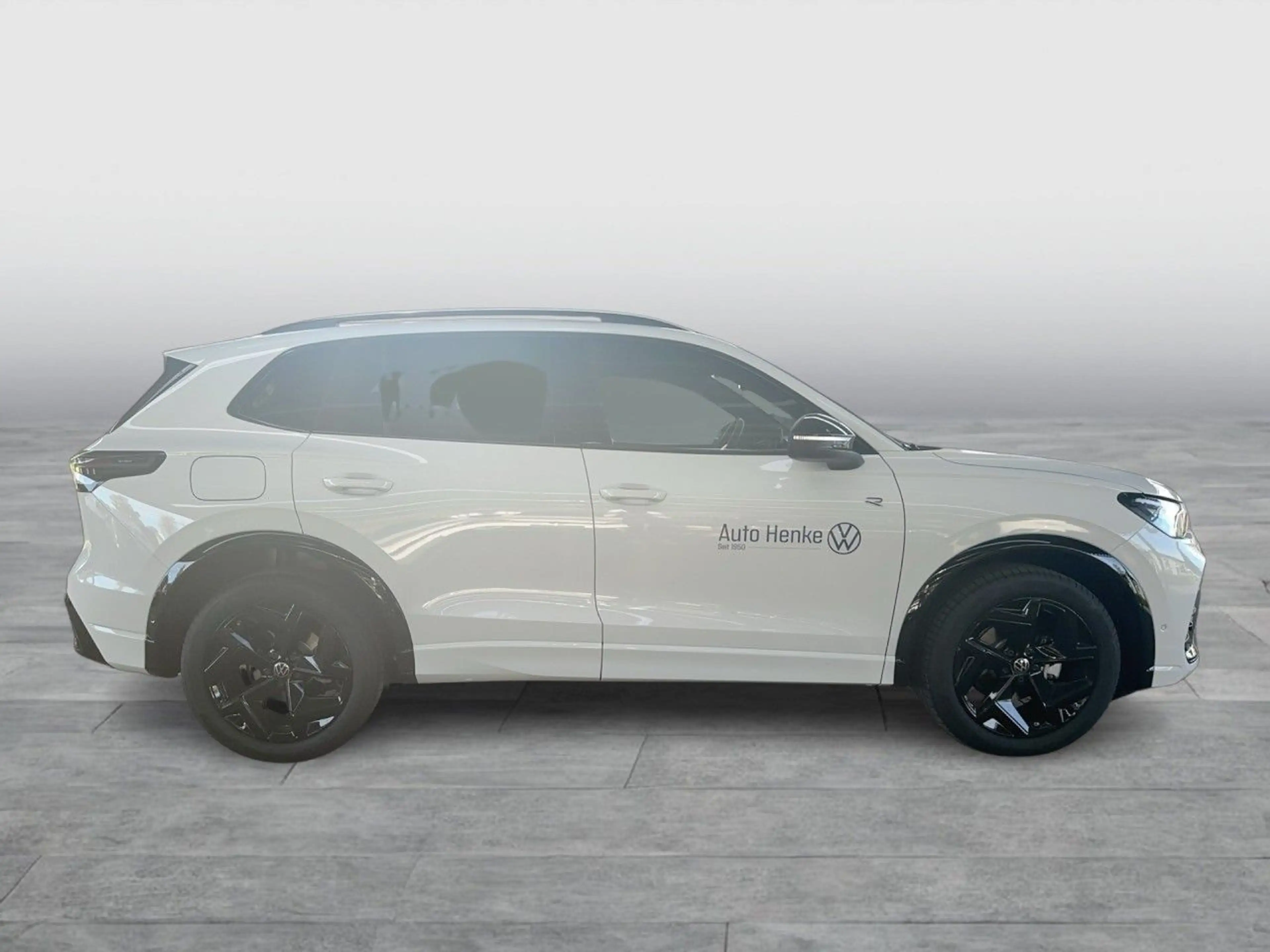 Volkswagen Tiguan 1.5 eTSI R-LINE + IQ DRIVE + AHK + MATRIX — photo 8