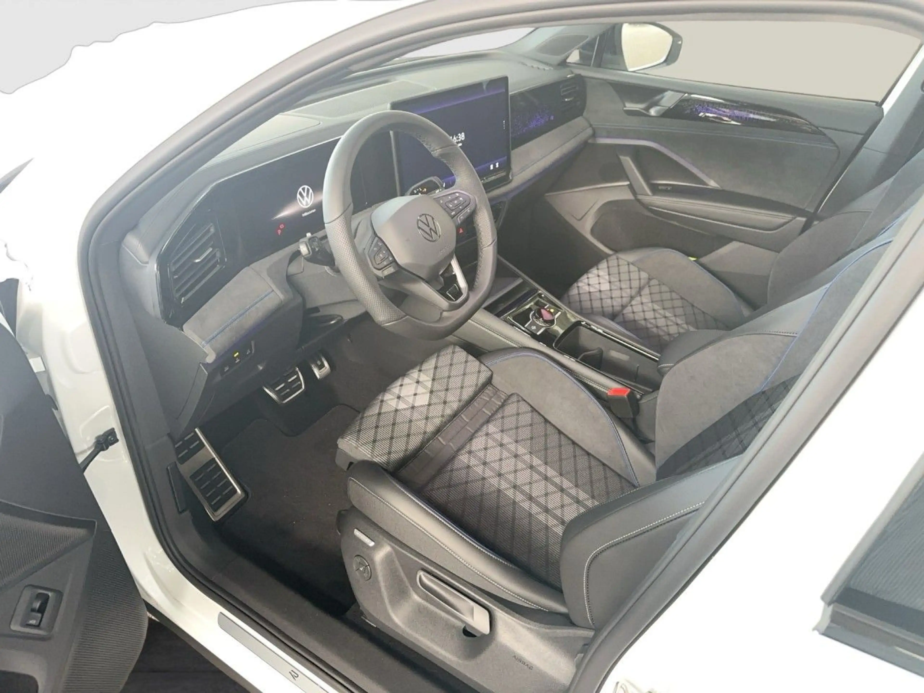 Volkswagen Tiguan 1.5 eTSI R-LINE + IQ DRIVE + AHK + MATRIX — photo 11
