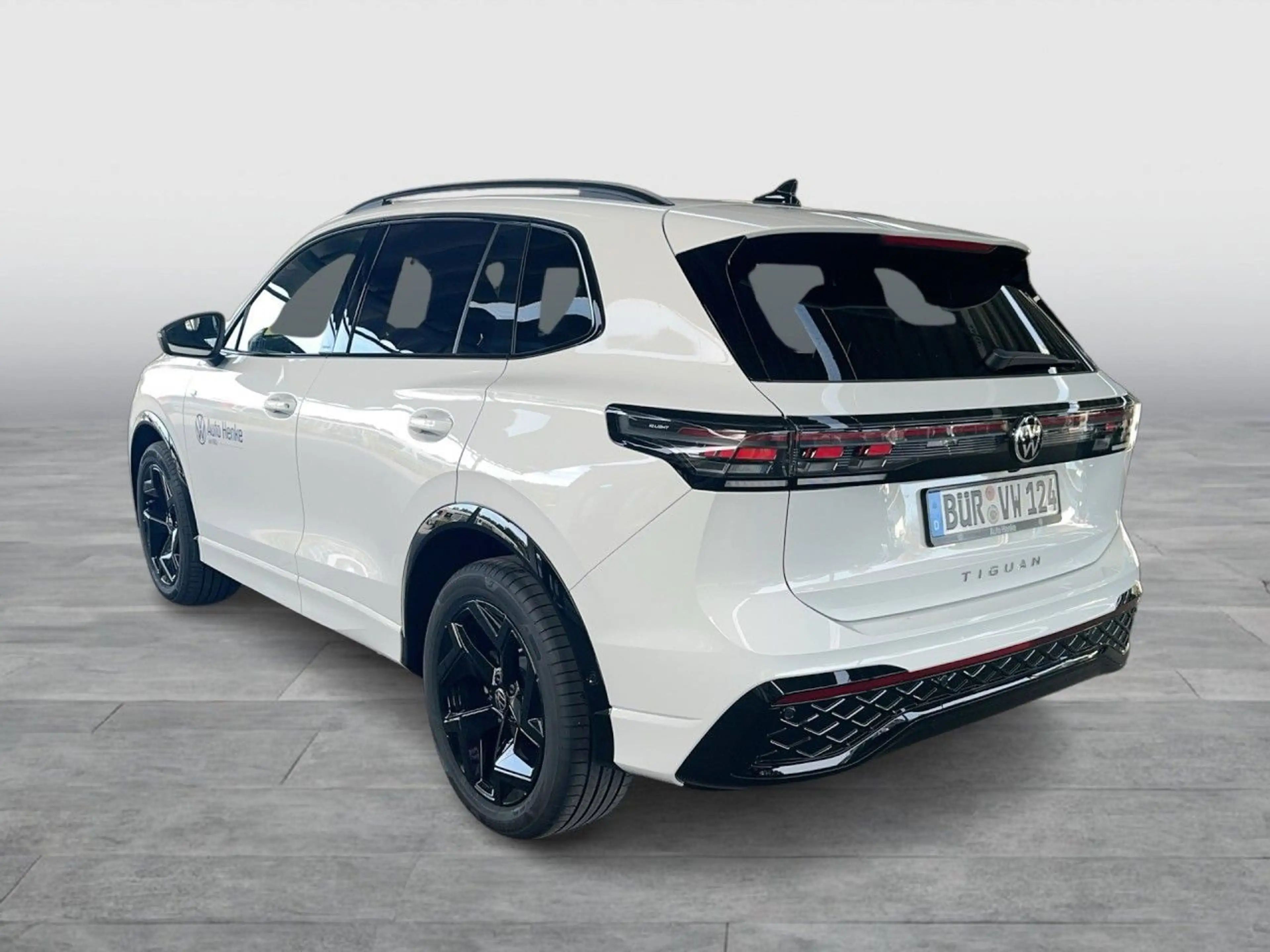 Volkswagen Tiguan 1.5 eTSI R-LINE + IQ DRIVE + AHK + MATRIX — photo 4