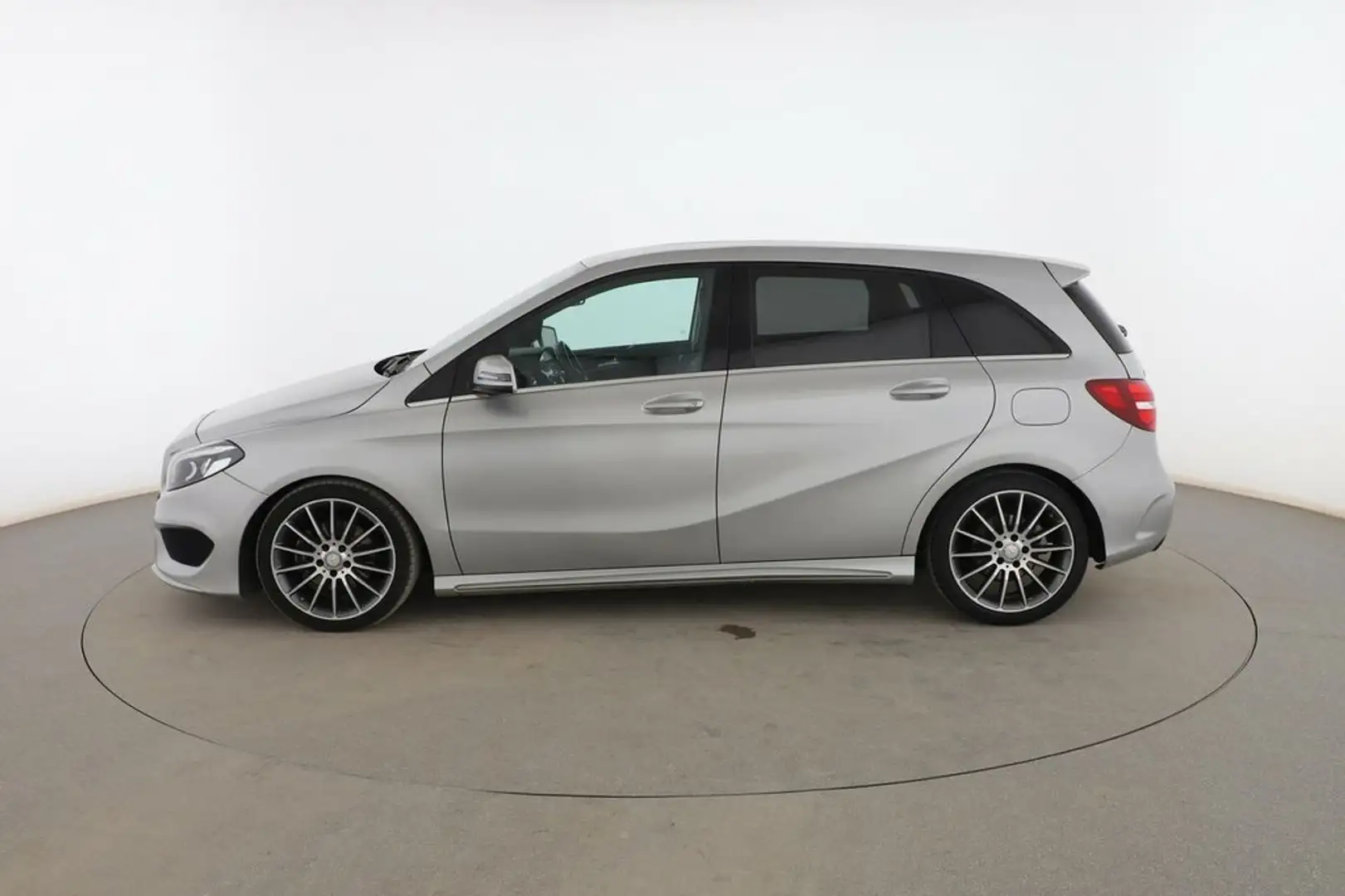 Mercedes-Benz B 180 AMG Line Żółty - 2