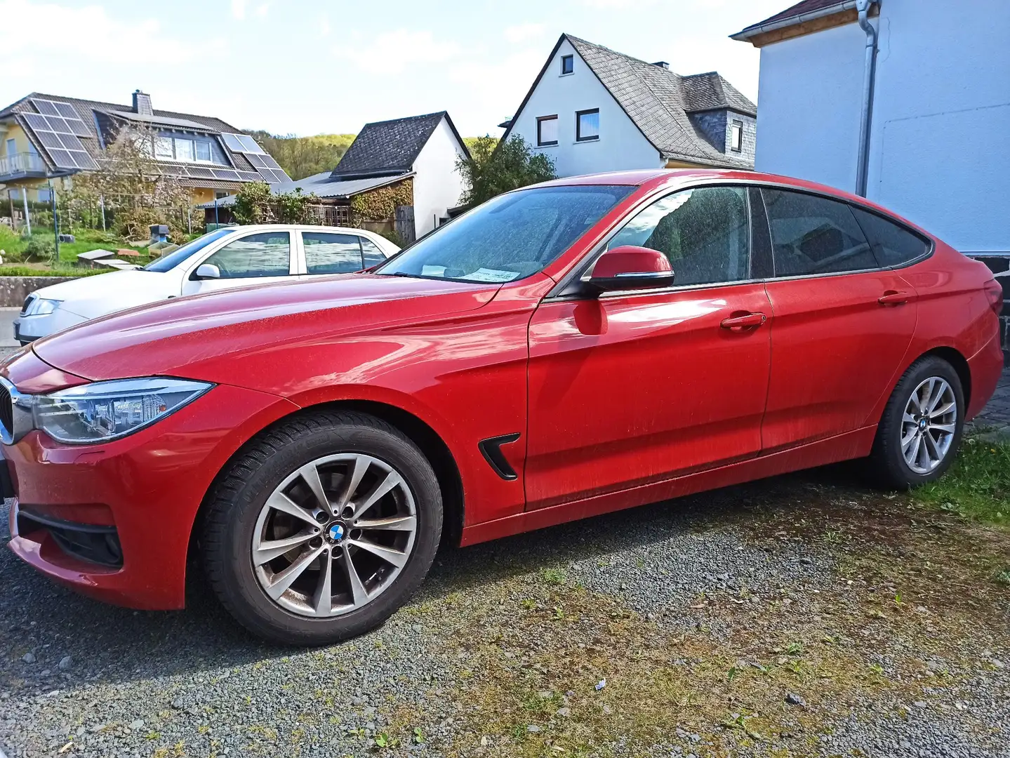 BMW 320 320i GT **MOTORSCHADEN** Motor macht Geräusche Červená - 1
