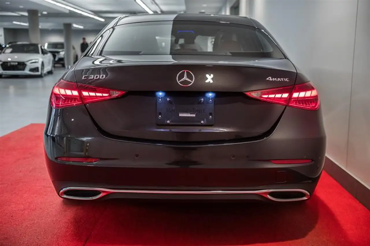 Mercedes-Benz C-Class снимка Mercedes-Benz C-Class