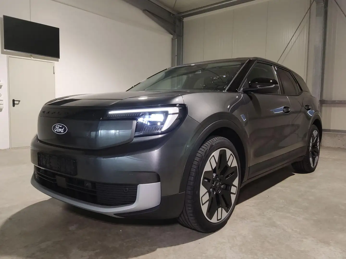 Ford Explorer Limited Edition Extended Range 79kWh 204PS Auto... Gris - 1