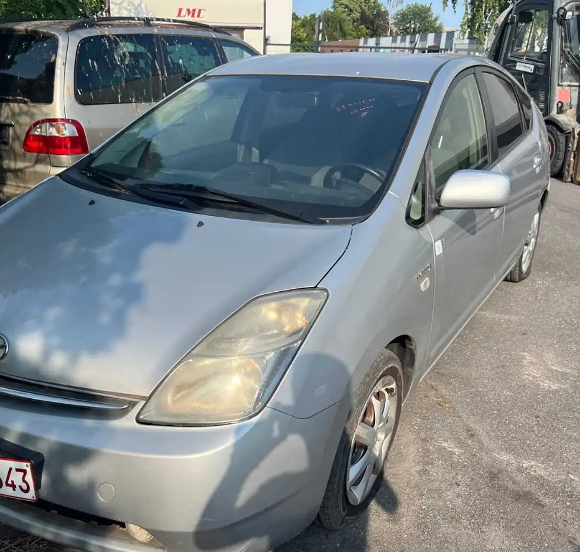 Toyota Prius (Hybrid) Executive - 1